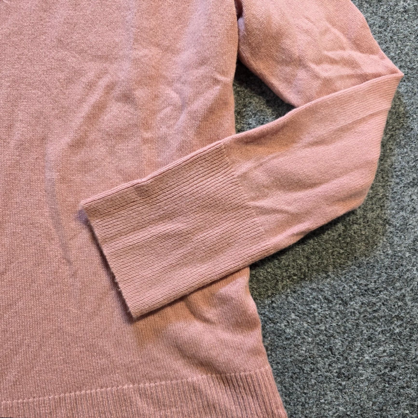 Theory Theory Sweater Women Size S Pink Cashmere Long Sleeve V-Neck Capsule Casual Pullover Regular Knit Winter Fall Size S / US 4 / IT 40 - 4 Thumbnail