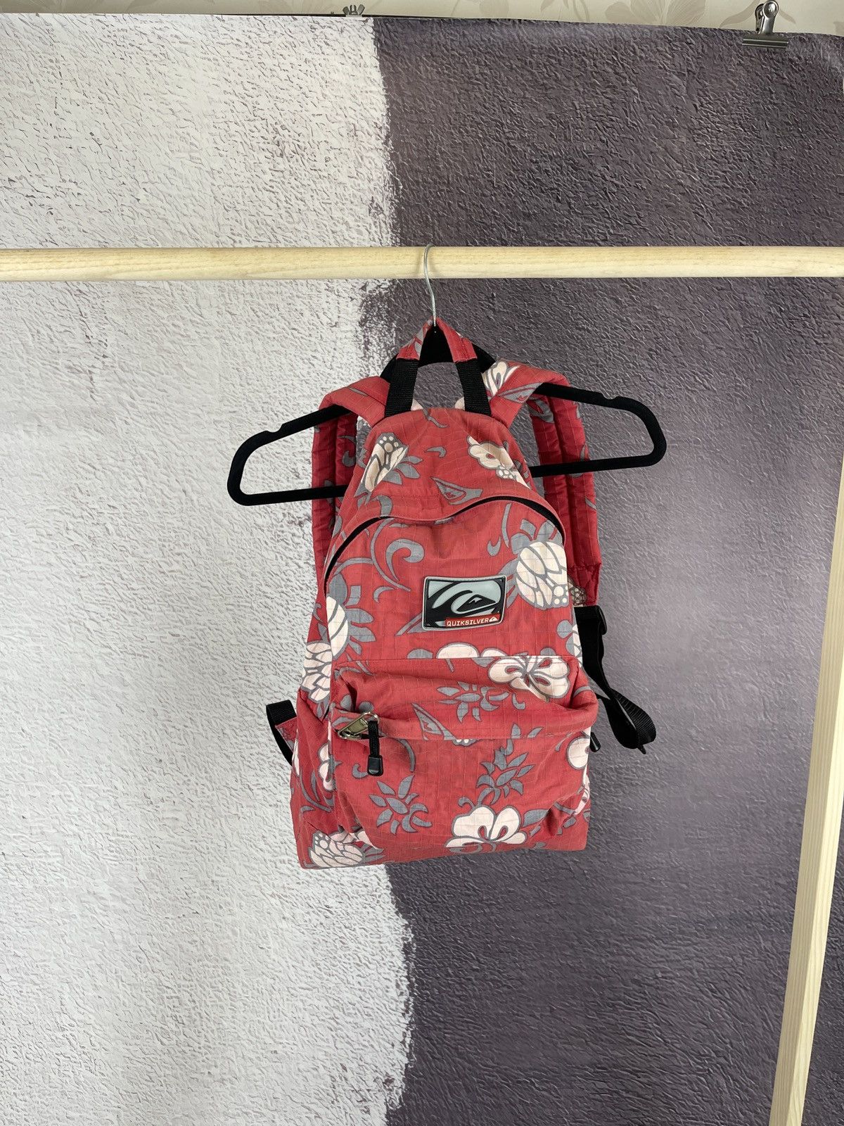 Quiksilver Quiksilver vintage red faded flower pattern backpack Size ONE SIZE - 2 Thumbnail