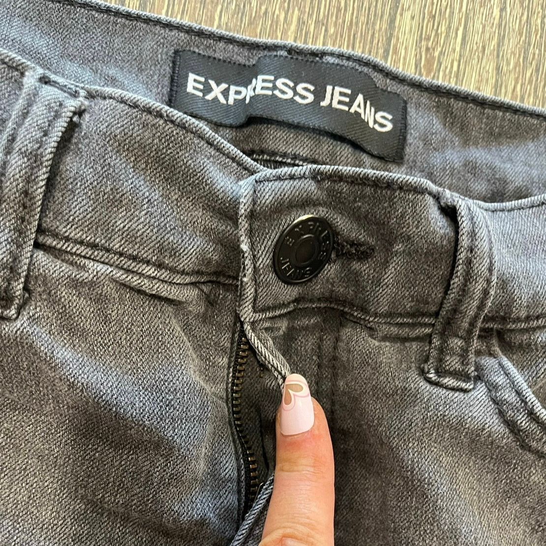 Express Express Jeans Mom Shorts Lace-Up Denim Raw Hem Black Size 2 Size 26" / US 2 / IT 38 - 6 Thumbnail