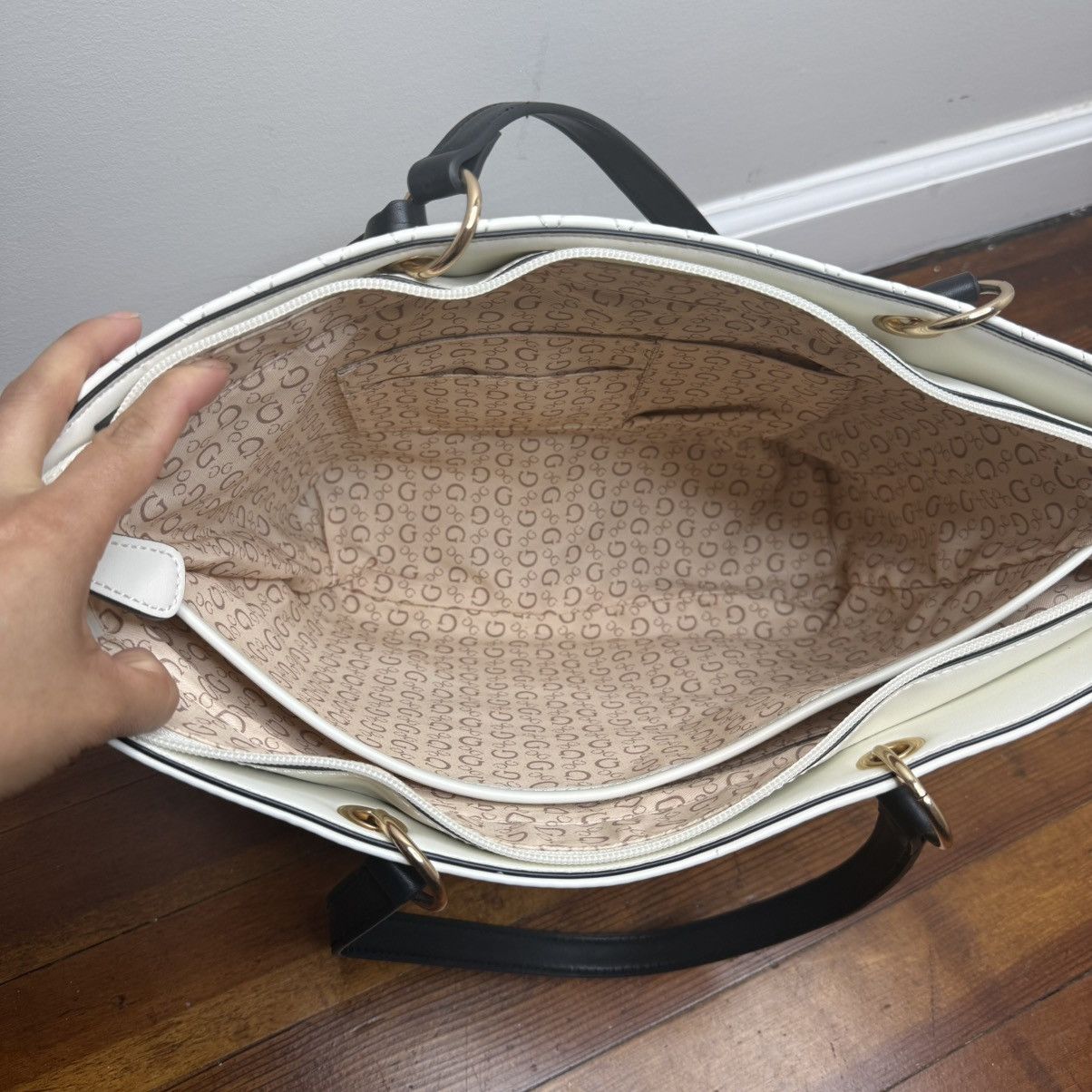 Guess GUESS Quilted Two-Tone Tote in White and Black with Gold Size ONE SIZE - 8 Thumbnail