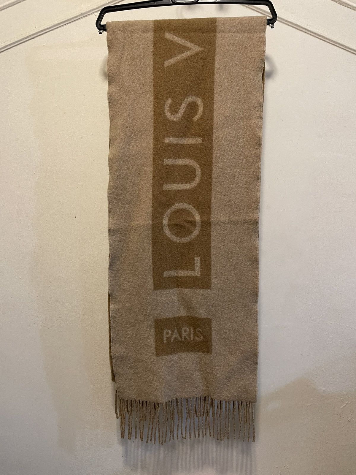 image of Louis Vuitton Escharpe Baroda Cashmere Scarf Beige Brown, Men's