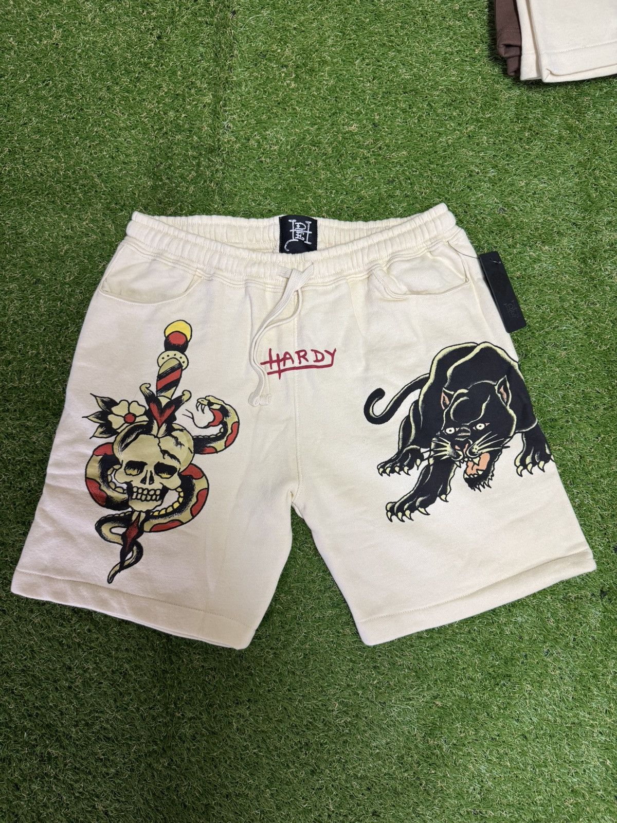 Ed Hardy Ed Hardy Dagger Sweatshorts Size US 30 / EU 46 - 1 Thumbnail