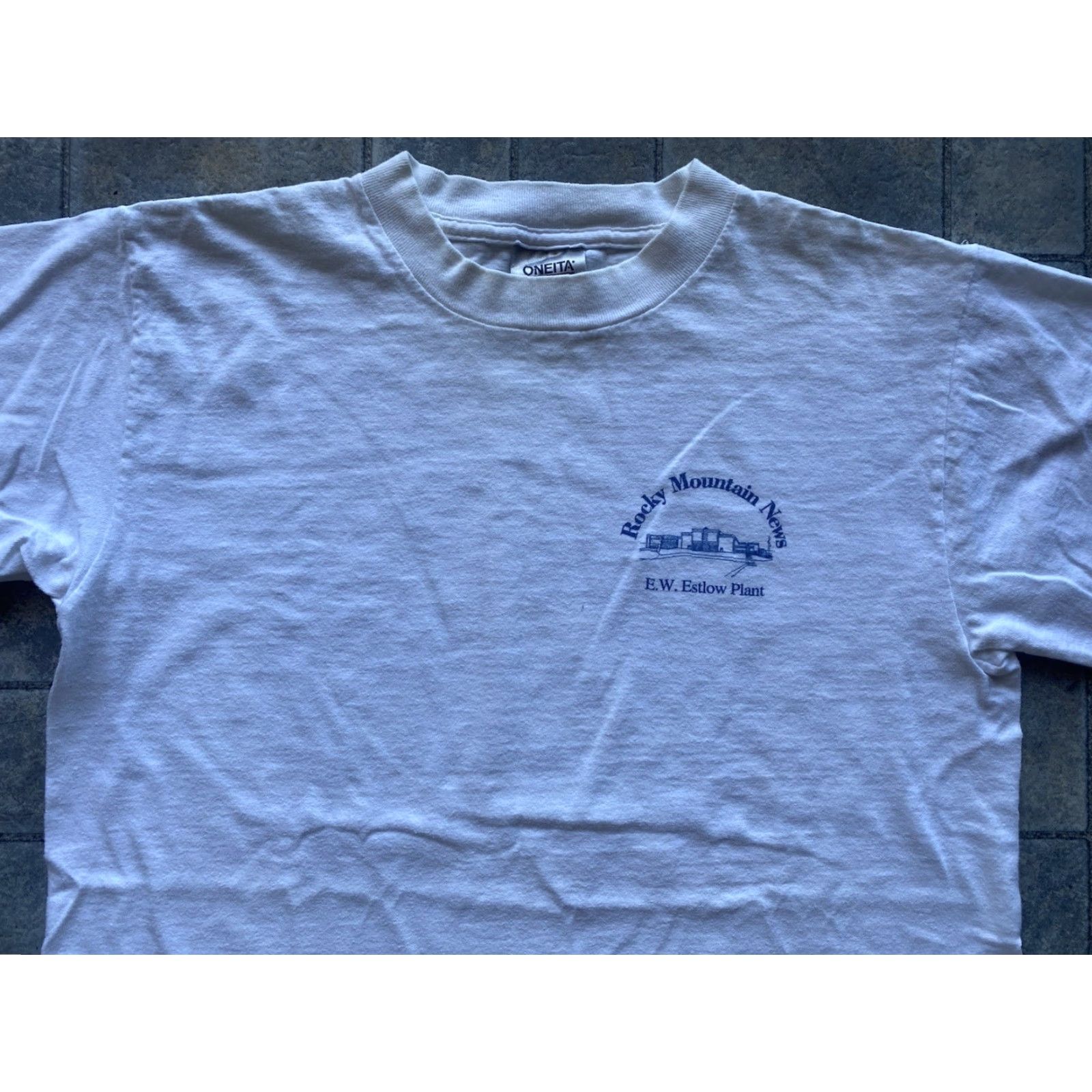 Vintage VINTAGE Oneita T-Shirt 90s White Short Sleeve Adult Large Men Rock Mountain News VTG Size US L / EU 52-54 / 3 - 6 Thumbnail