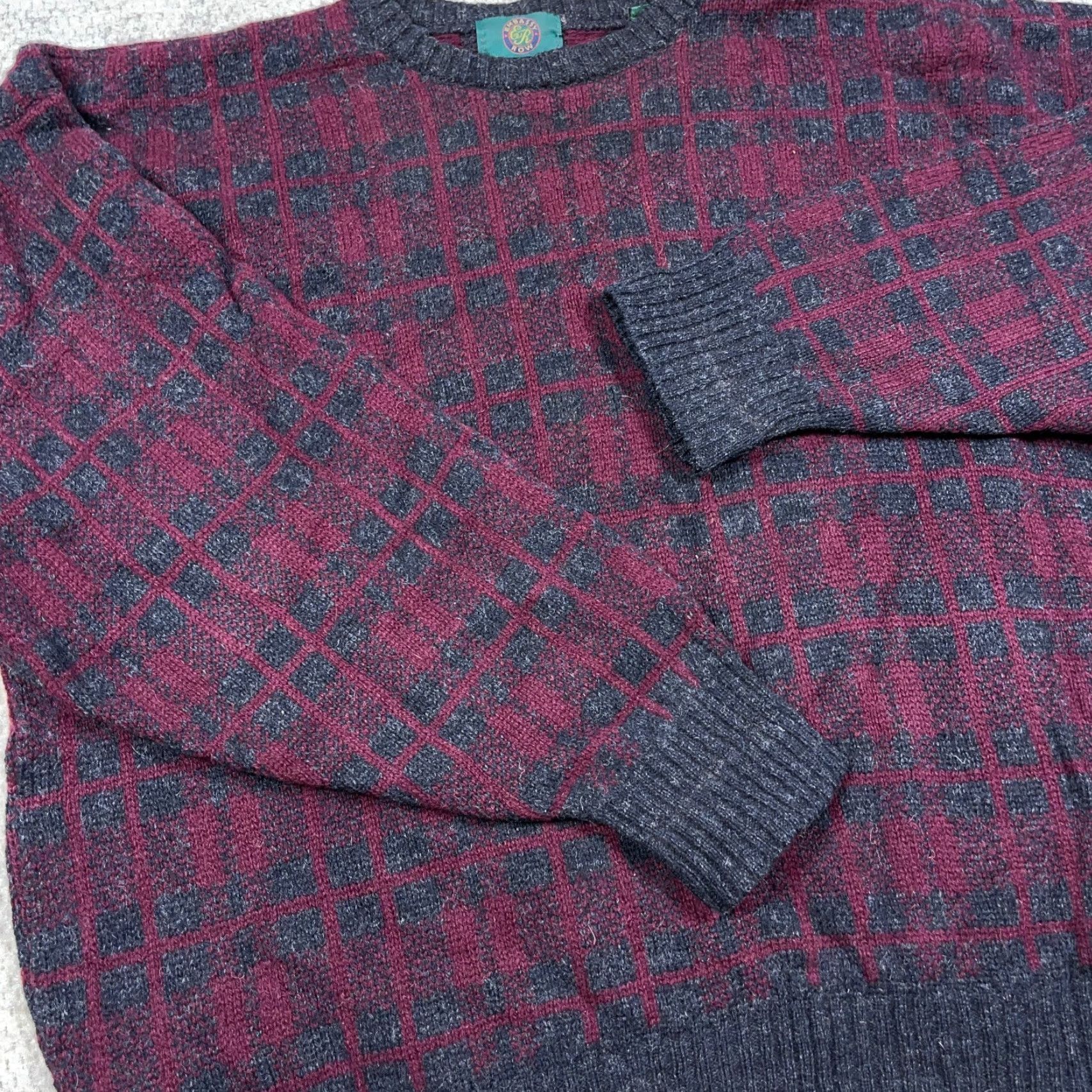 Vintage VINTAGE Grandpa Sweater Men XL Red Gray Wool Chunky Knit Geometric Plaid 90s EMBASSY ROW Pullover Crew Neck Size US XL / EU 56 / 4 - 2 Thumbnail