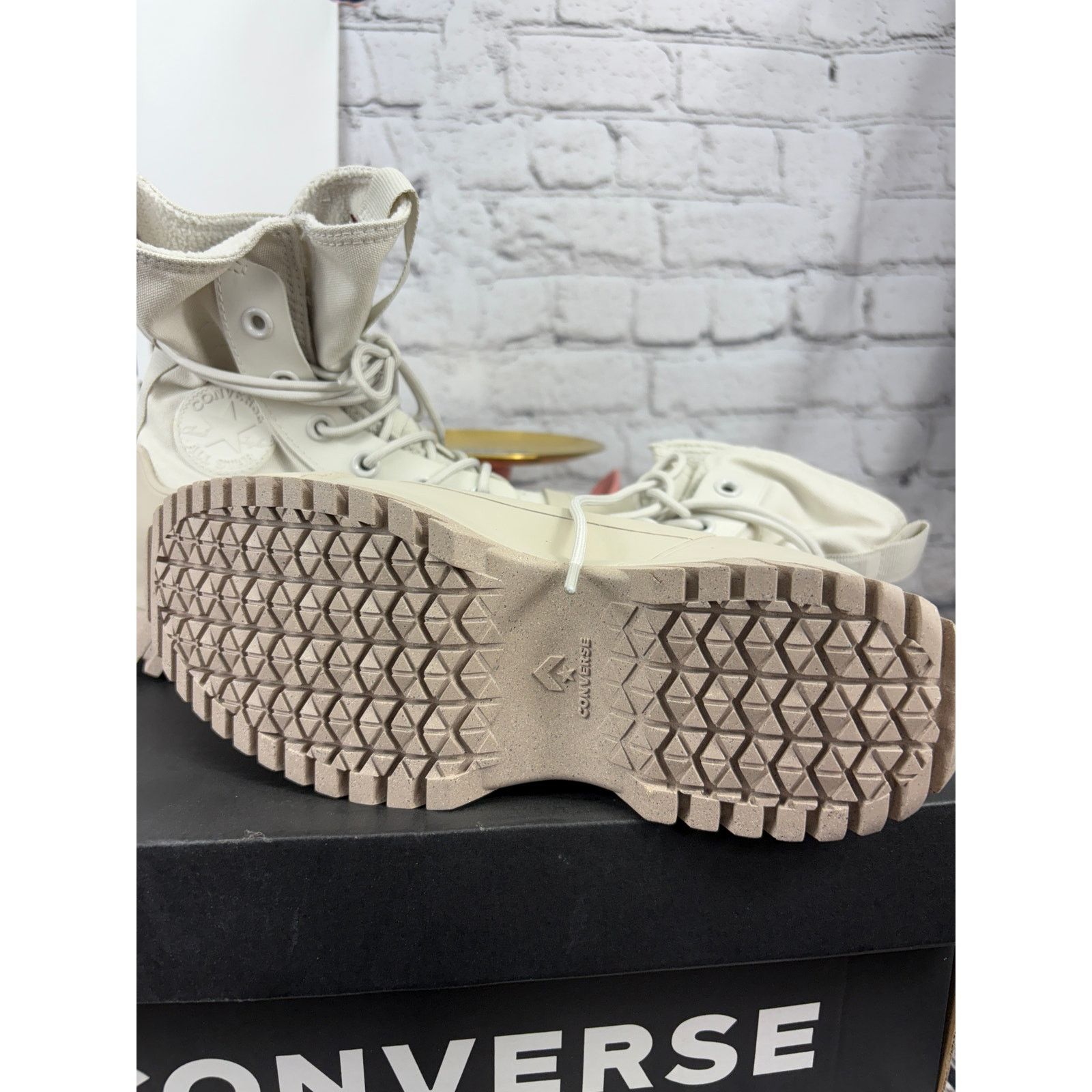 Converse Converse Chuck Taylor Lugged Terrain Sneakers Womens 5 White Size US 5 / IT 35 - 7 Thumbnail