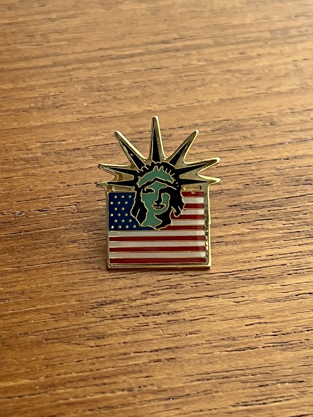 Vintage Liberty Island vintage pin Size ONE SIZE - 1 Thumbnail