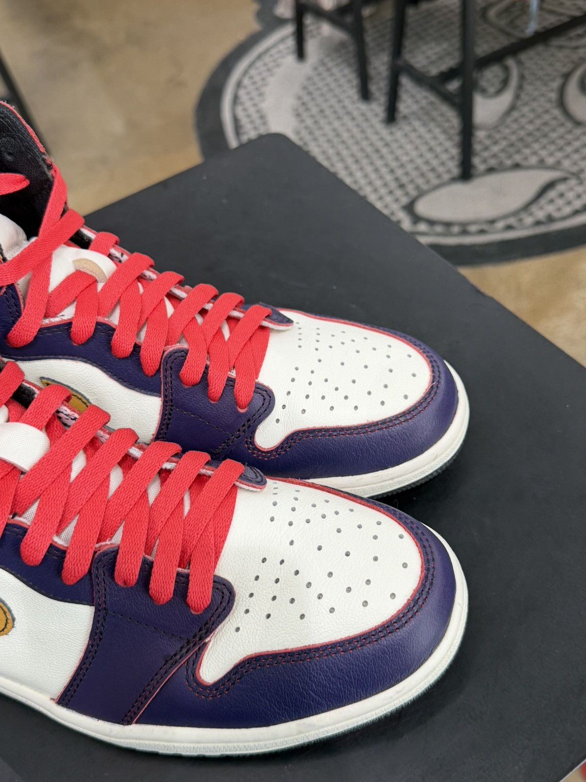 Jordan Brand Air Jordan 1 LA to Chicago Size 9 (2019) Size US 9 / EU 42 - 8 Thumbnail