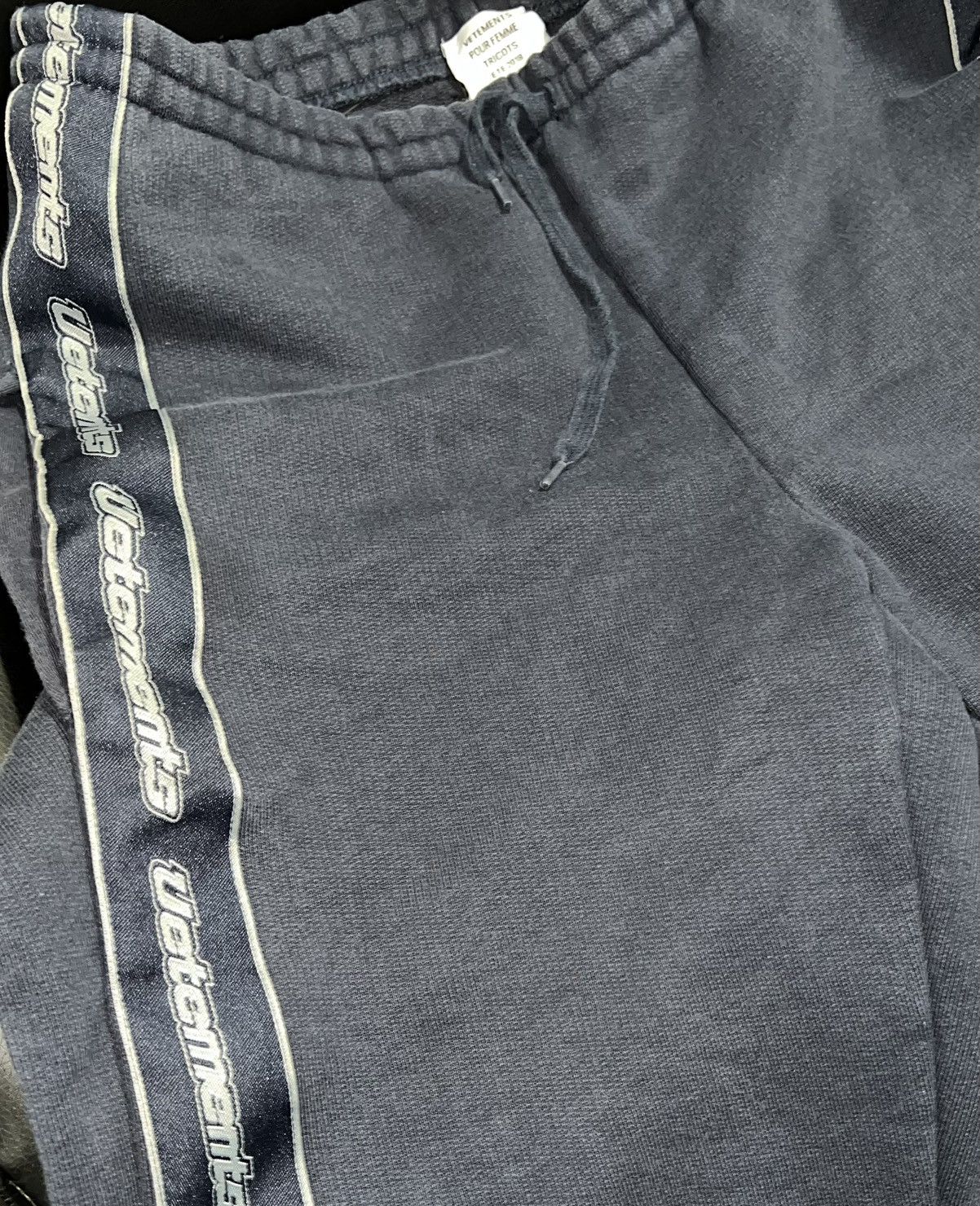 Vetements Vetements Sweat pants Tapered *RARE* Size US 30 / EU 46 - 10 Thumbnail