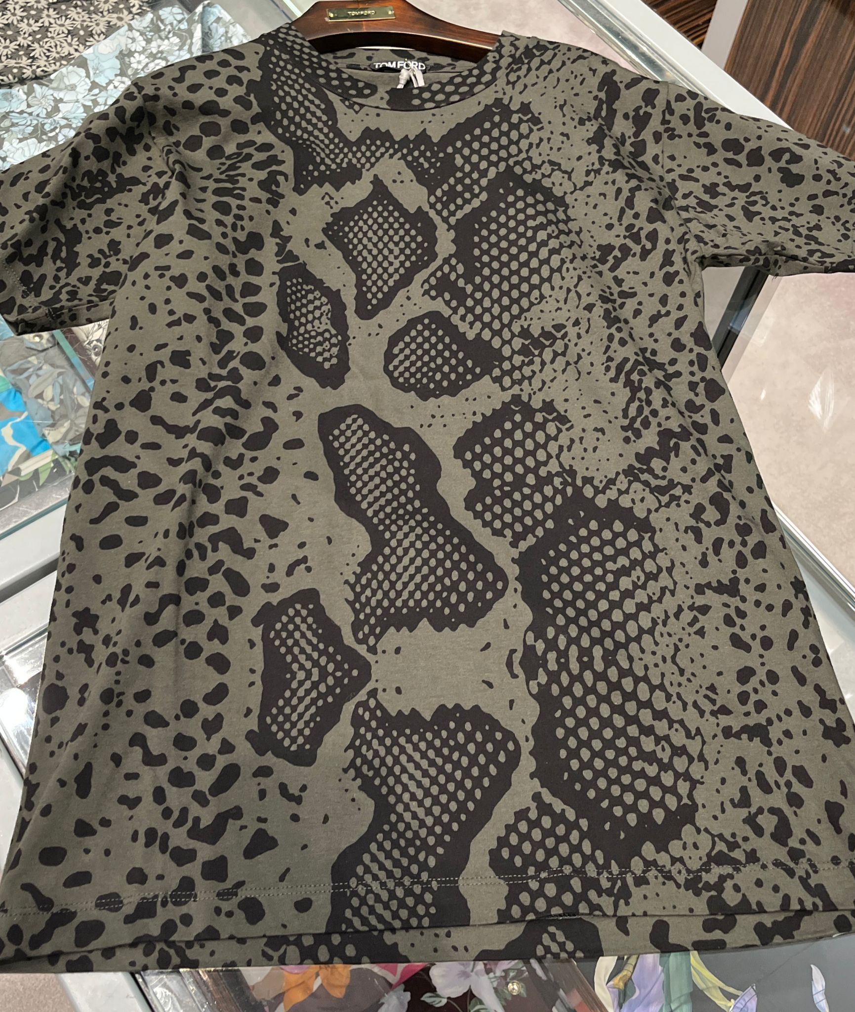 Tom Ford o1loc1c0525 TFJ939 T-Shirt in Black/Green Size US M / EU 48-50 / 2 - 1 Thumbnail
