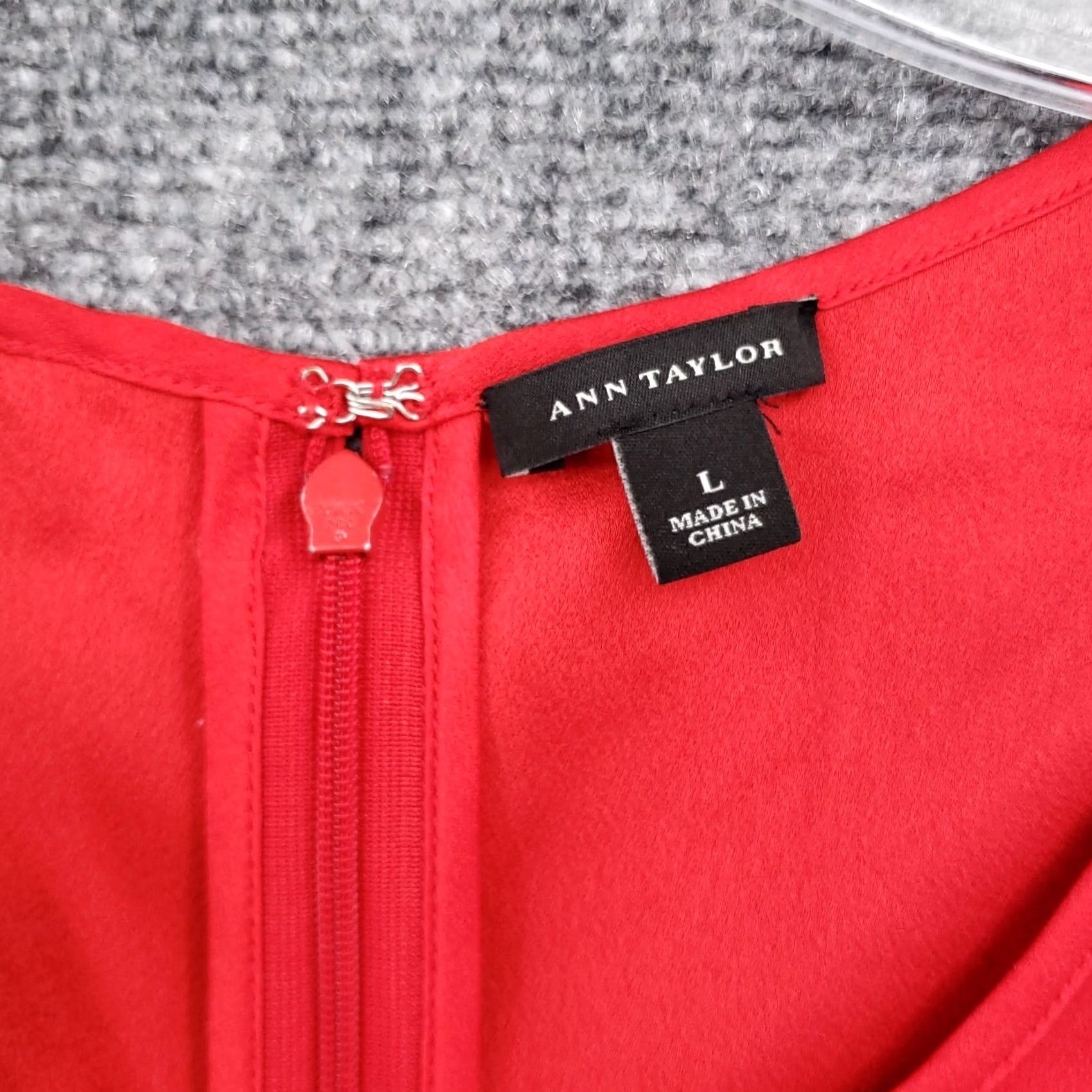 Ann Taylor Ann Taylor Tank Womens L Red Top Camisole Sleeveless Zip Keyhole Neck Round Neck (Solid) Size L / US 10 / IT 46 - 3 Thumbnail