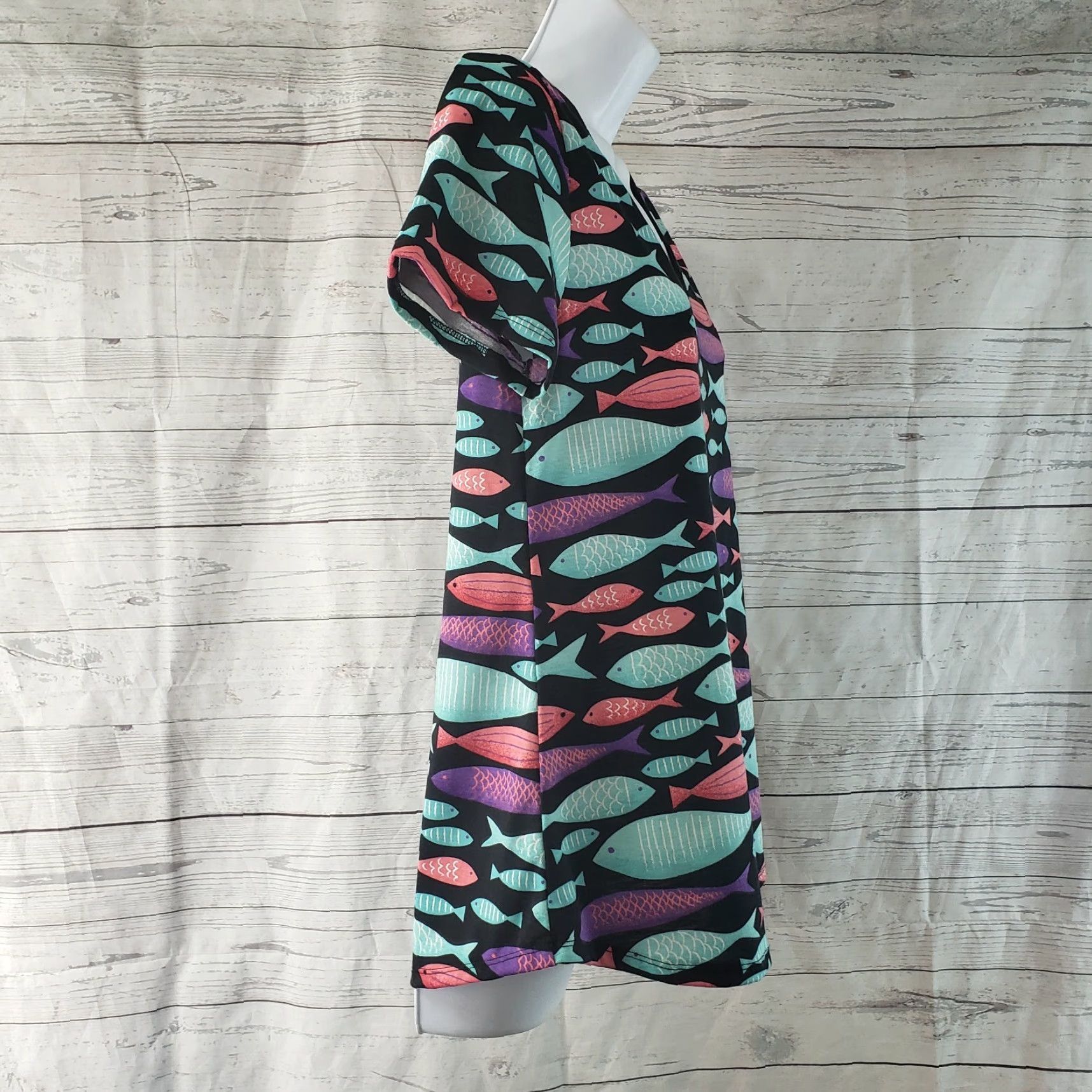 Vintage VINTAGE LuLaRoe Womens Christy Tee XS Black Teal Fish Print Short Sleeve V-Neck Size 26" / US 2 / IT 38 - 3 Thumbnail