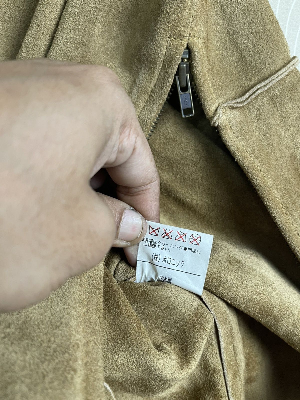 Japanese Brand × Vintage VINTAGE HOLONIC COWHIDE SUEDE LEATHER SLEEVELESS JACKET Size S / US 4 / IT 40 - 10 Thumbnail