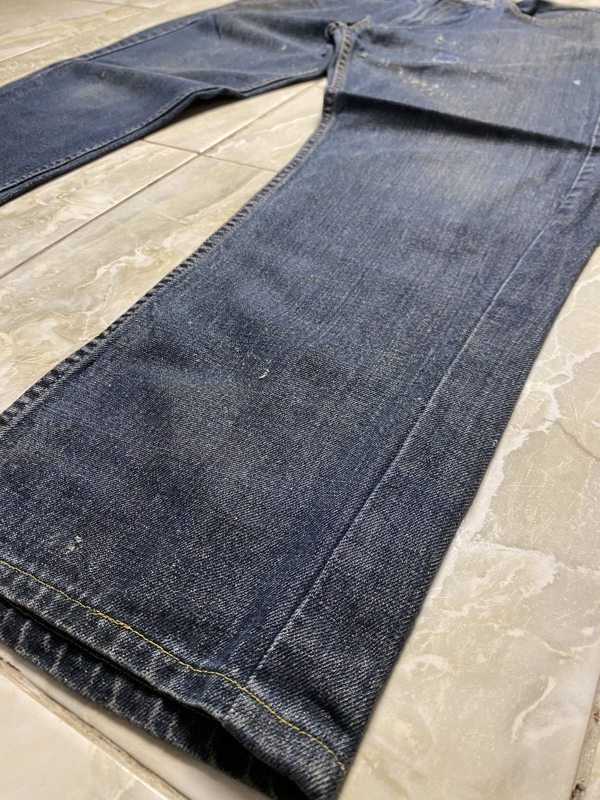 Levi’s 559 distressed denim street wear vintage
