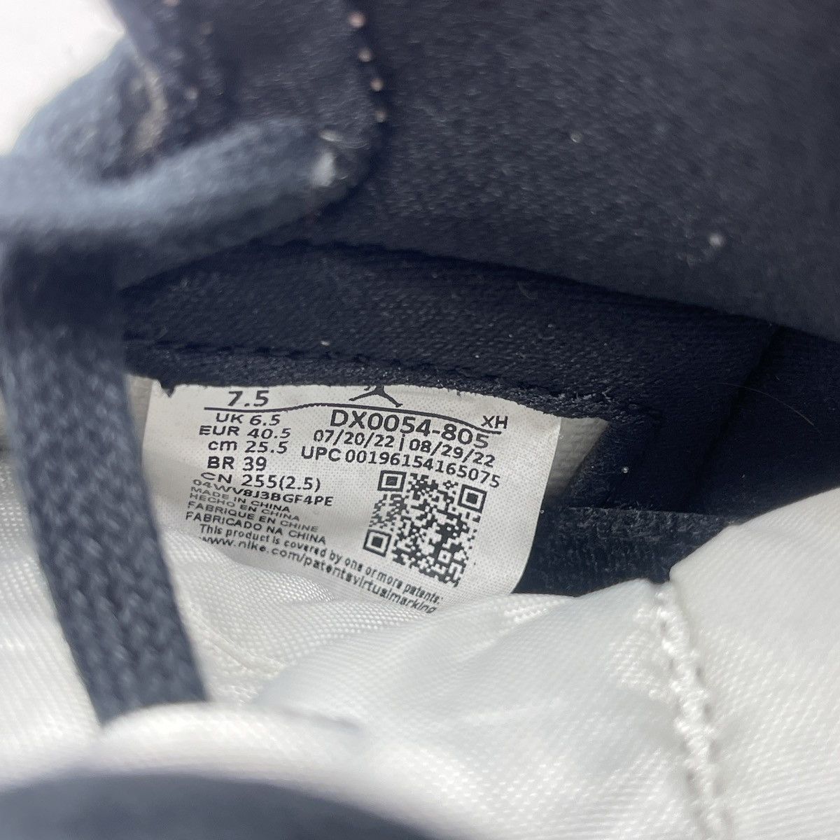 Nike Air Jordan 1 high skyline Size US 7.5 / EU 40-41 - 8 Thumbnail