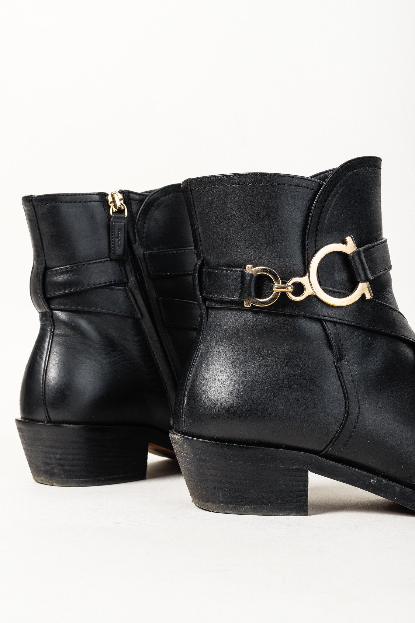 Salvatore Ferragamo Salvatore Ferragamo Shadi Gancini Leather Ankle Boot Size US 9 / IT 39 - 11 Thumbnail