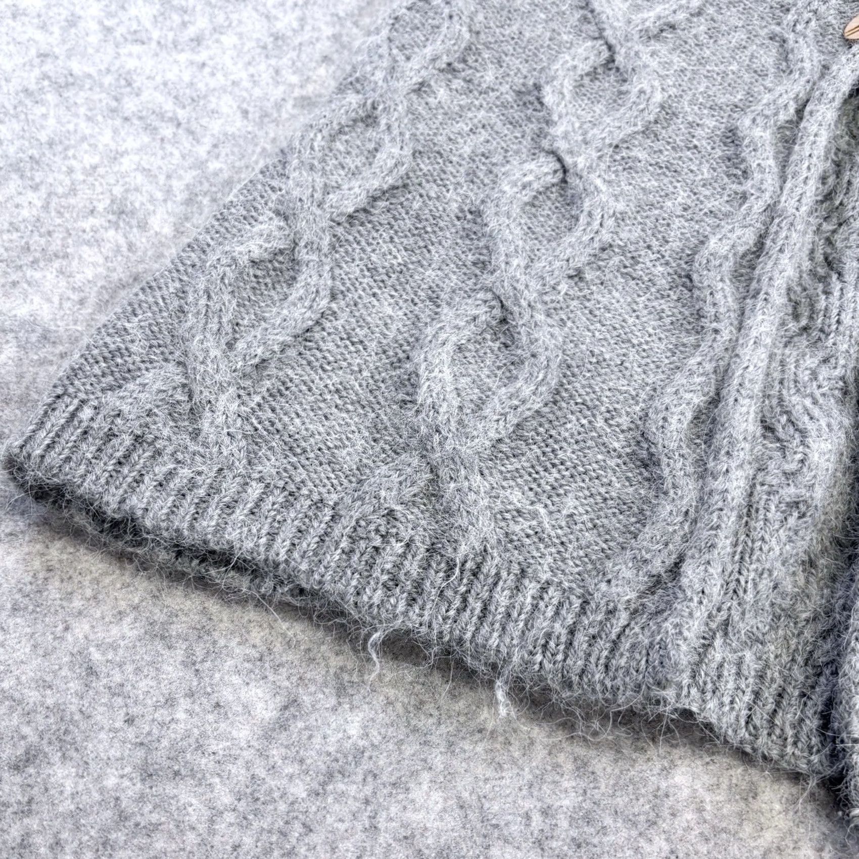 Vintage White Stuff Cardigan Grey Cable-Knit Short Sleeve UK12 Cap Sleeve Vest Adult Womens Cardigan, Alpaca Wool Blend, V-Neck, Hand Wash Only Size XL / US 12-14 / IT 48-50 - 4 Thumbnail