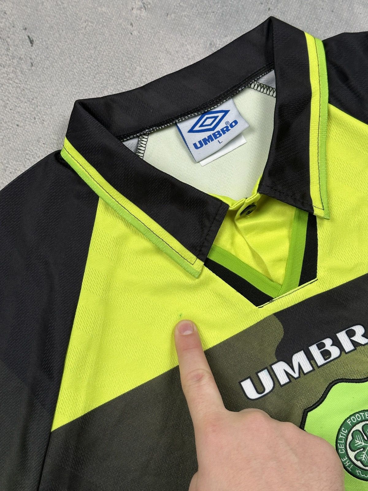 Umbro Vintage Celtic FC 1996-97 Away Jersey Umbro Super Rare 90s Size US L / EU 52-54 / 3 - 12 Thumbnail