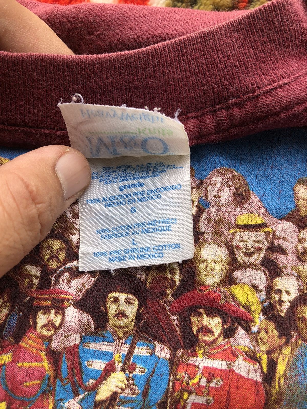 Band Tees Vintage The Beatles Sgt. Peppers Lonely Hearts Club Tee Size US L / EU 52-54 / 3 - 12 Thumbnail