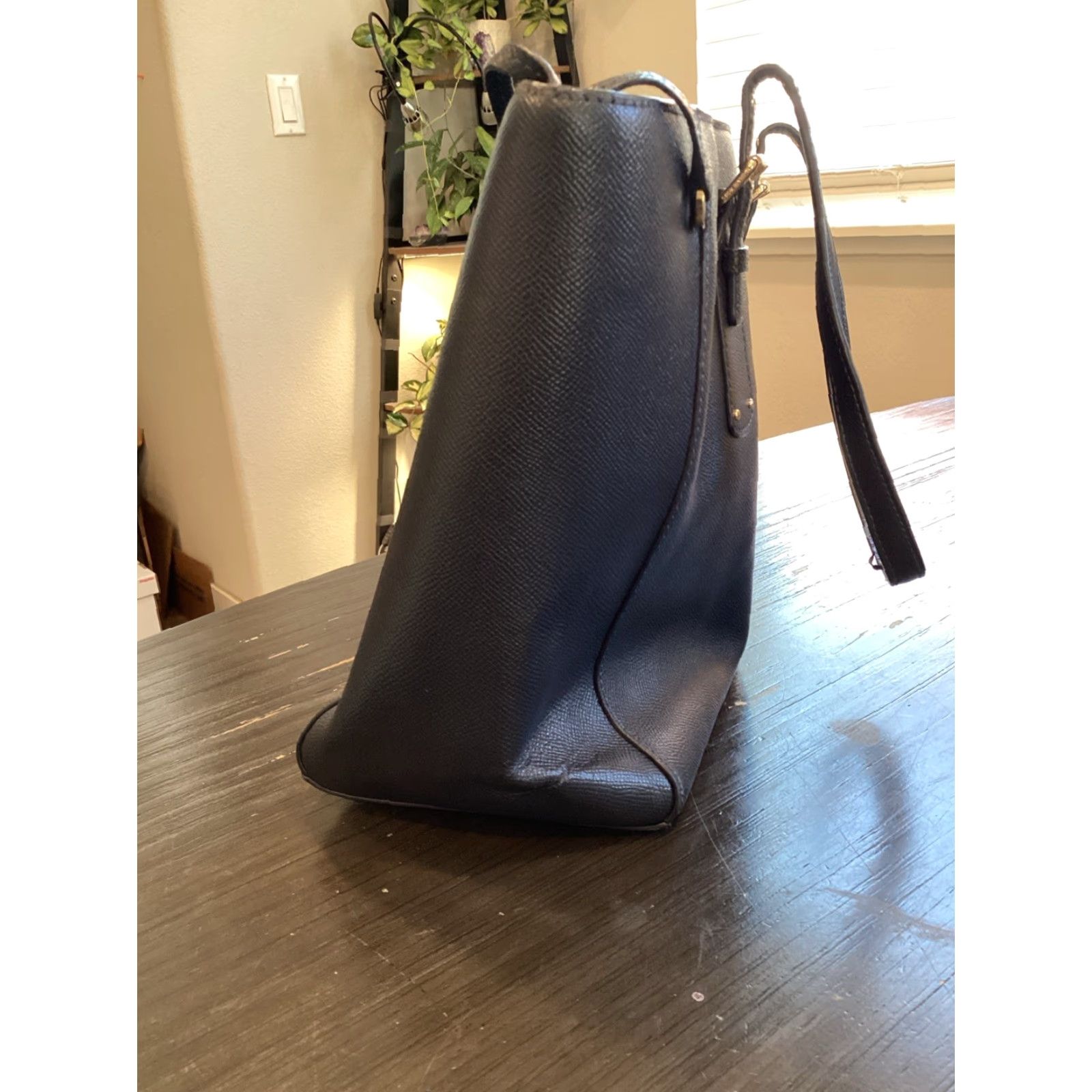 Michael Kors Michael Kors Voyager Medium Crossgrain Leather Tote Shoulder Bag Black 100% Authentic Women Tote Zipper Closure Gold Hardware Designer Handbag Size ONE SIZE - 5 Thumbnail