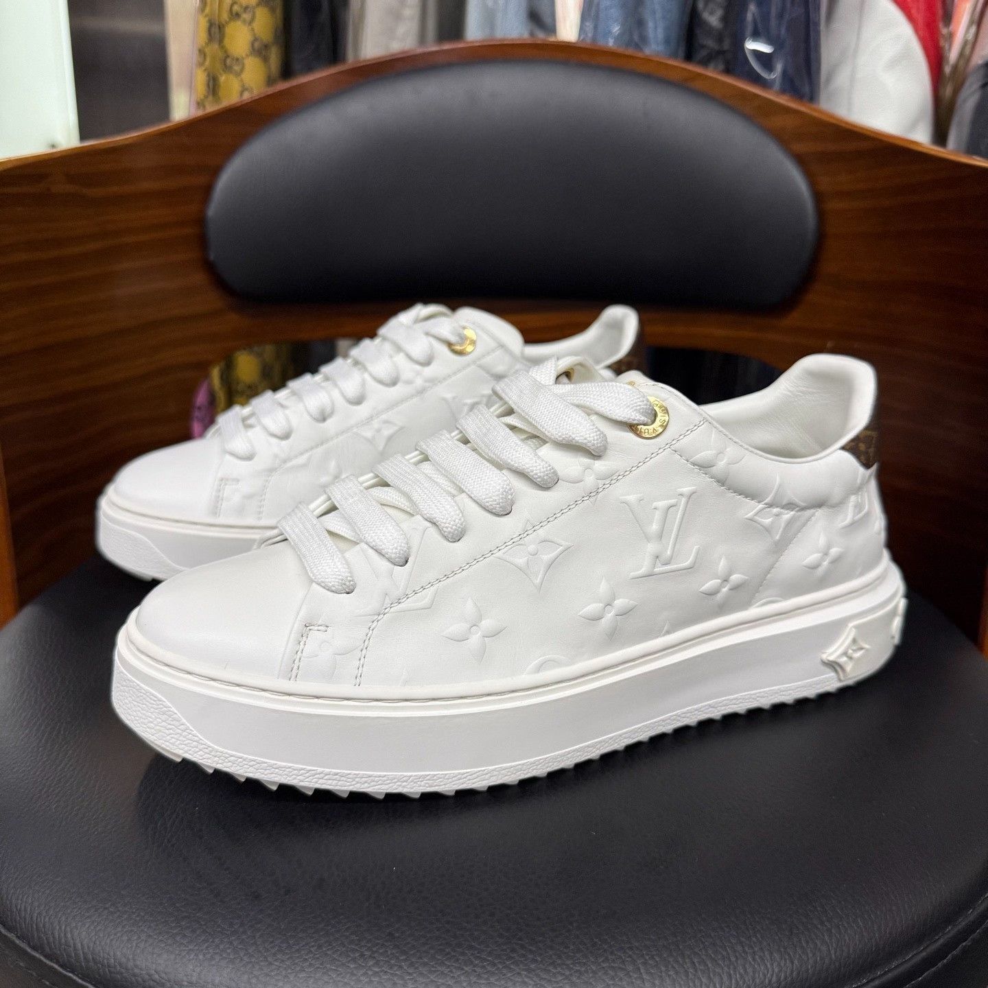 Louis Vuitton Louis Vuitton Lowtop Sneakers us_7-5 Women Size US 7.5 / IT 37.5 - 1 Thumbnail