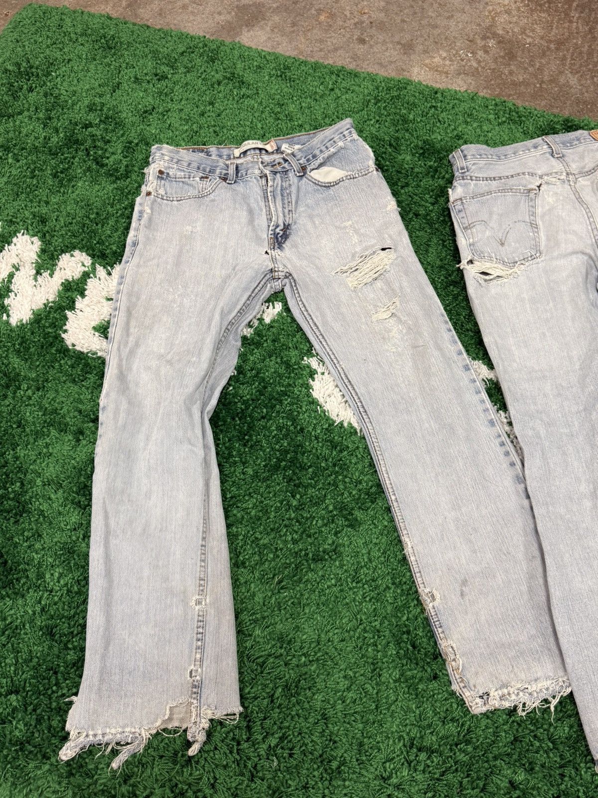 Levi's AMAZING Destroyed Vintage Levi Lot 31 30 Thrashed Distressed Size US 31 - 3 Thumbnail