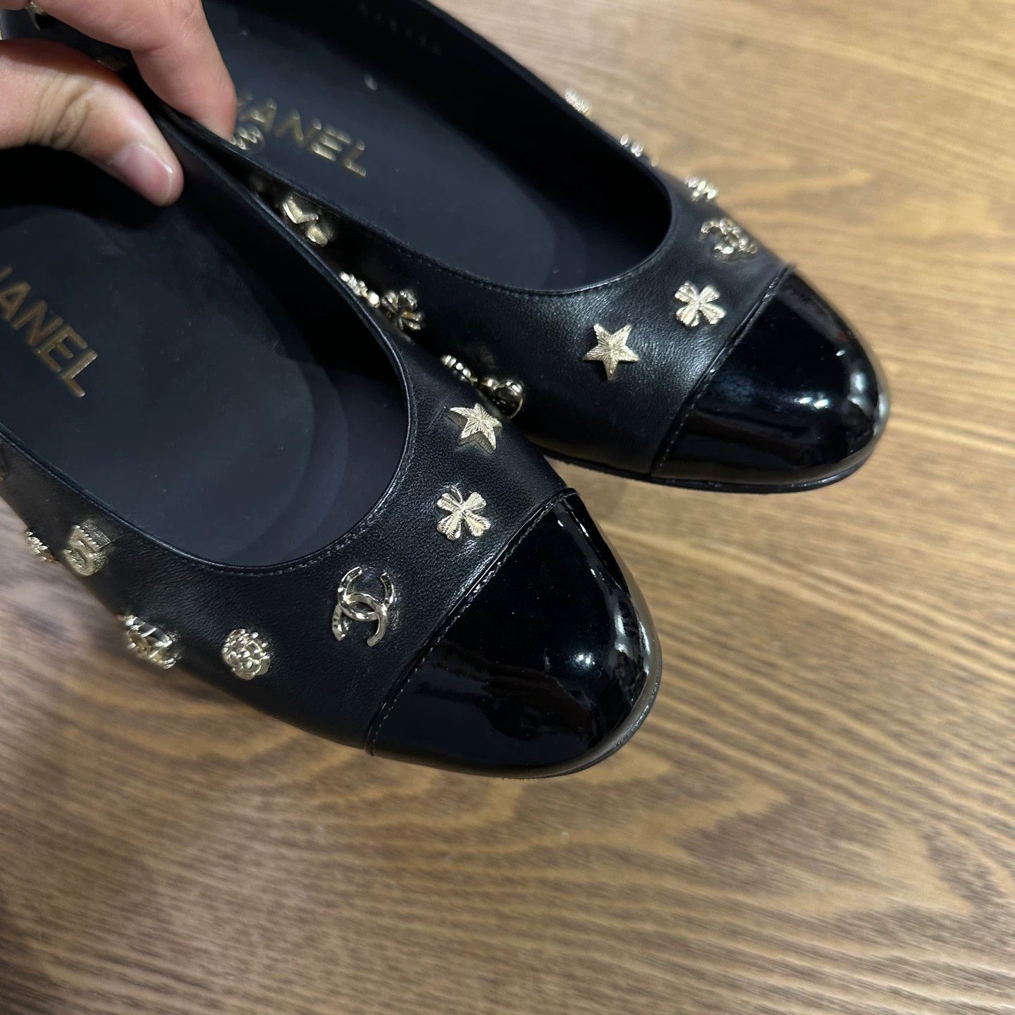 Chanel Chanel may884 Vic Crystal-Embellished Flat Shoes 35.5 Size US 5 / IT 35 - 7 Thumbnail