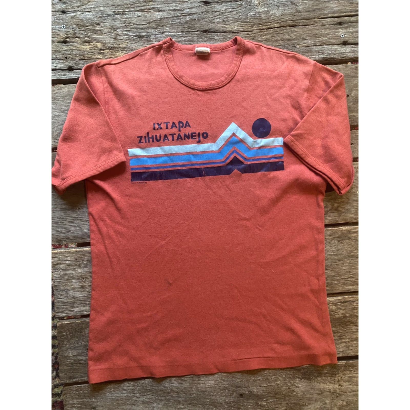 Vintage VINTAGE Mens Large Ixtapa Zihuatanejo Tourist T-shirt Red Short Sleeve ’82 as is Size US L / EU 52-54 / 3 - 2 Thumbnail