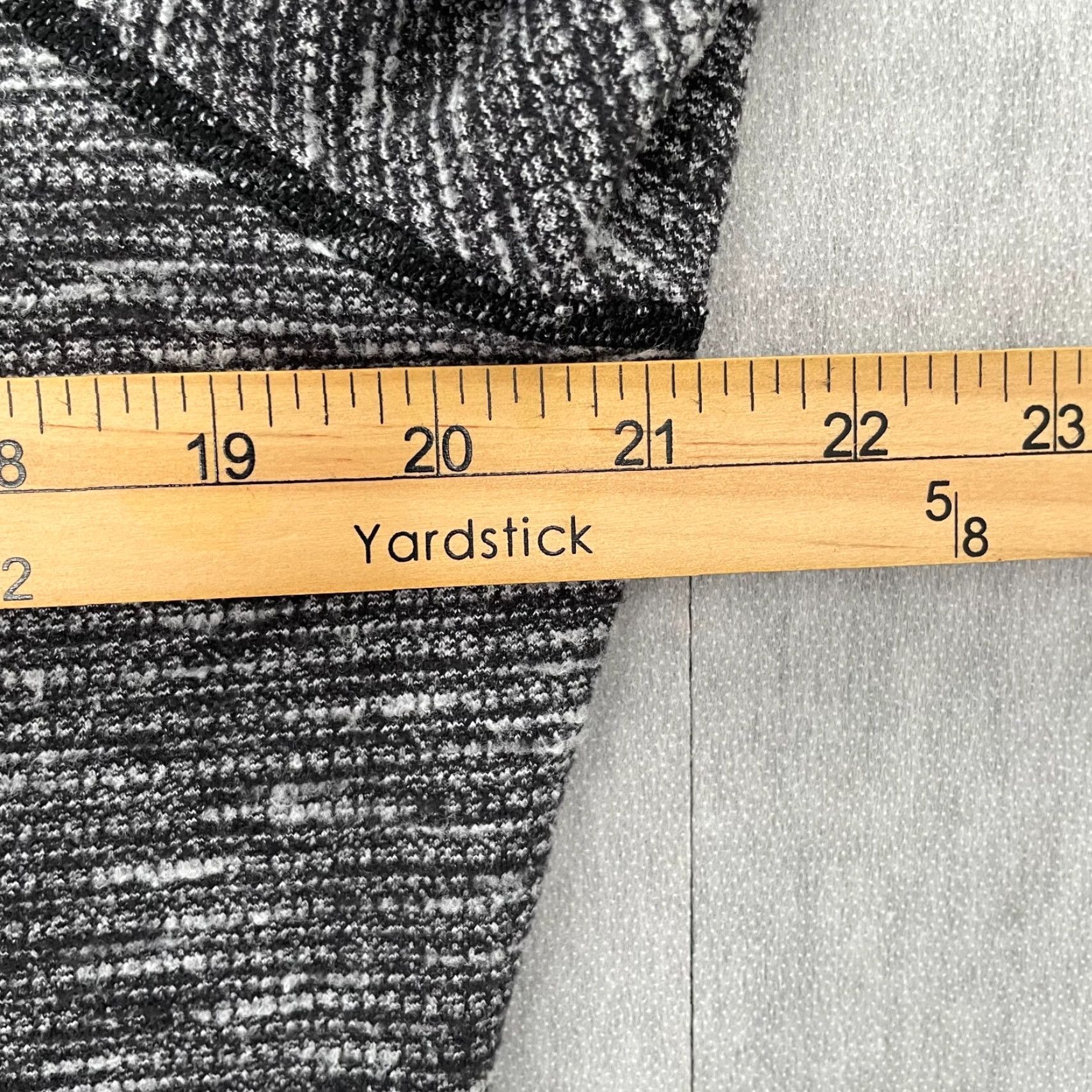 Lululemon VINTAGE Lululemon Hoodie Womens 6 Black Gray Pullover Thumb Holes Heathered Athletic Outdoor Sports Size M / US 6-8 / IT 42-44 - 7 Thumbnail