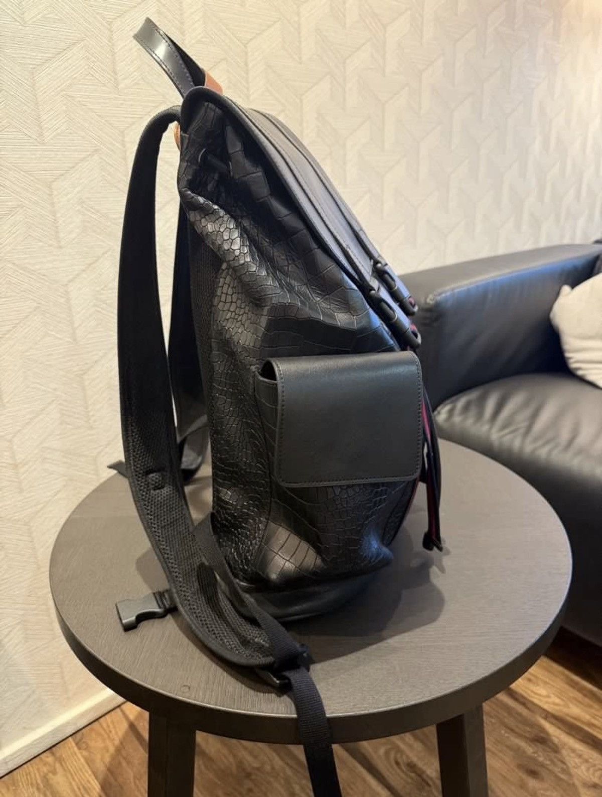 Gucci Authentic Gucci Black Crocodile-Embossed Leather Backpack Size ONE SIZE - 2 Thumbnail