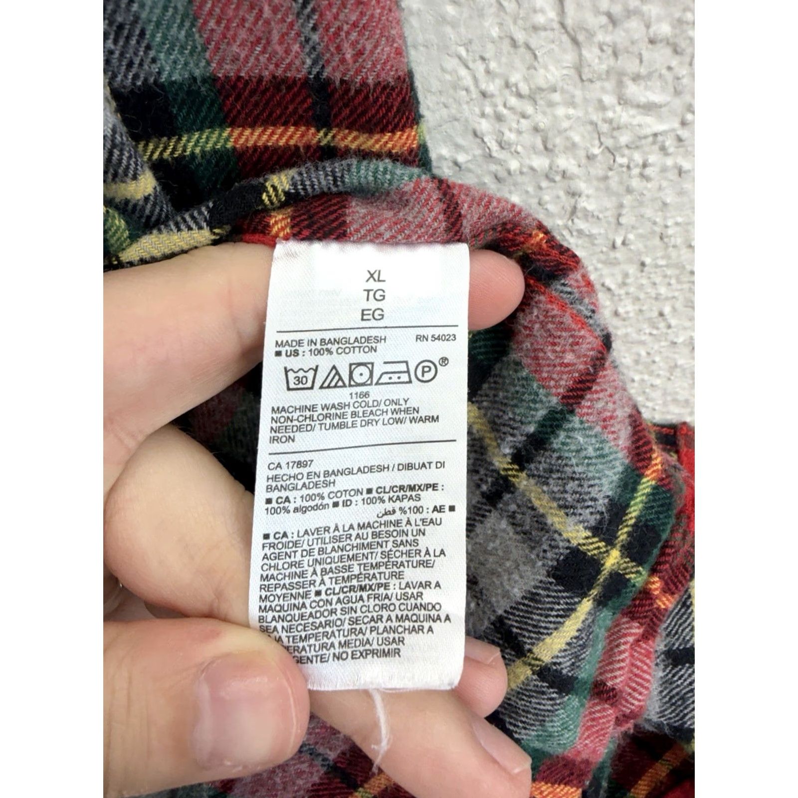 Old Navy Old Navy Mens Flannel Shirt Button-Up XL Regular Fit Plaid Red Green Colorful Classic Outdoor Womens? Mens Size US XL / EU 56 / 4 - 4 Thumbnail