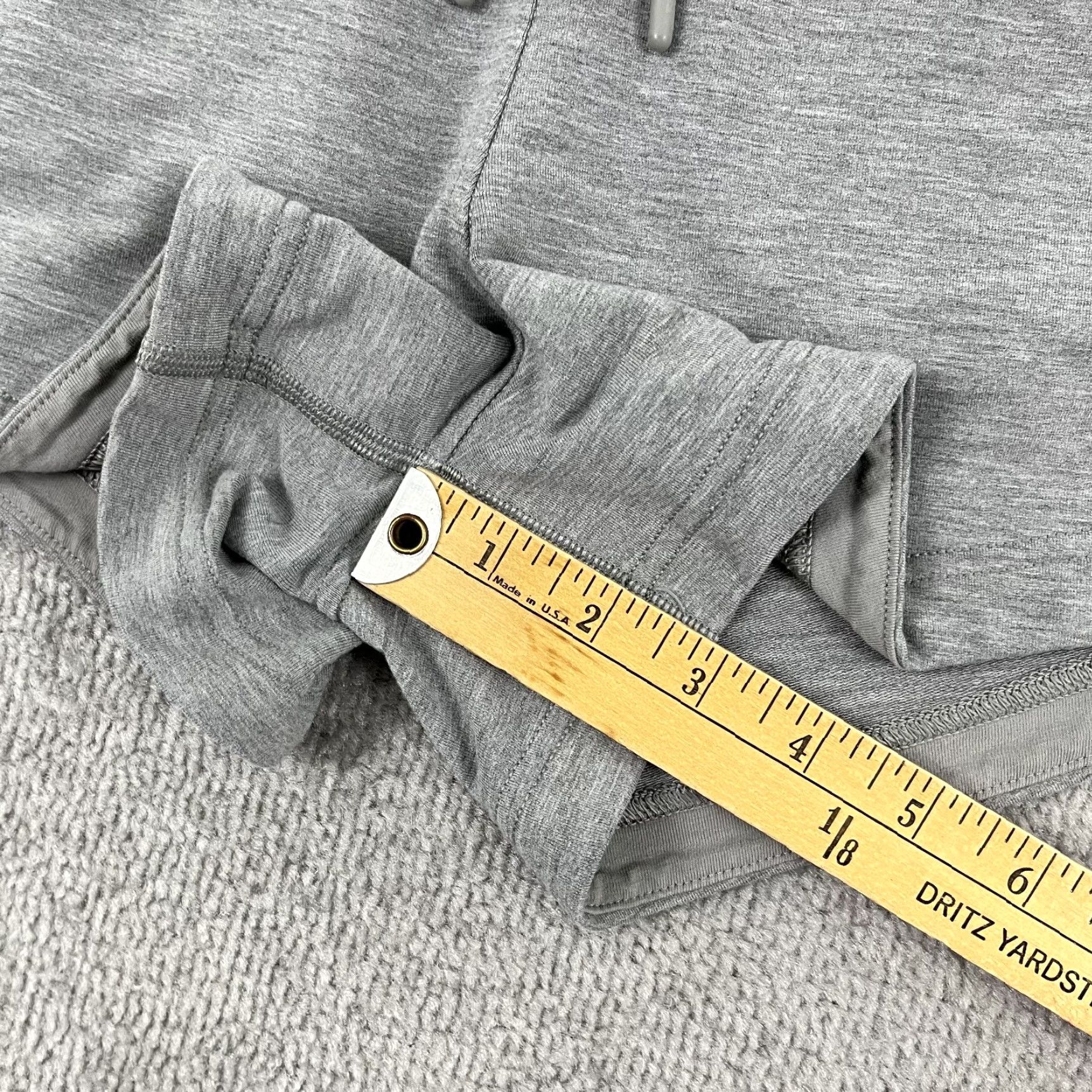 Lululemon VINTAGE Lululemon Inner Glow Shorts Shorts Womens Size 4 / Gray Lounge Sweat Active Size 26" / US 2 / IT 38 - 7 Thumbnail