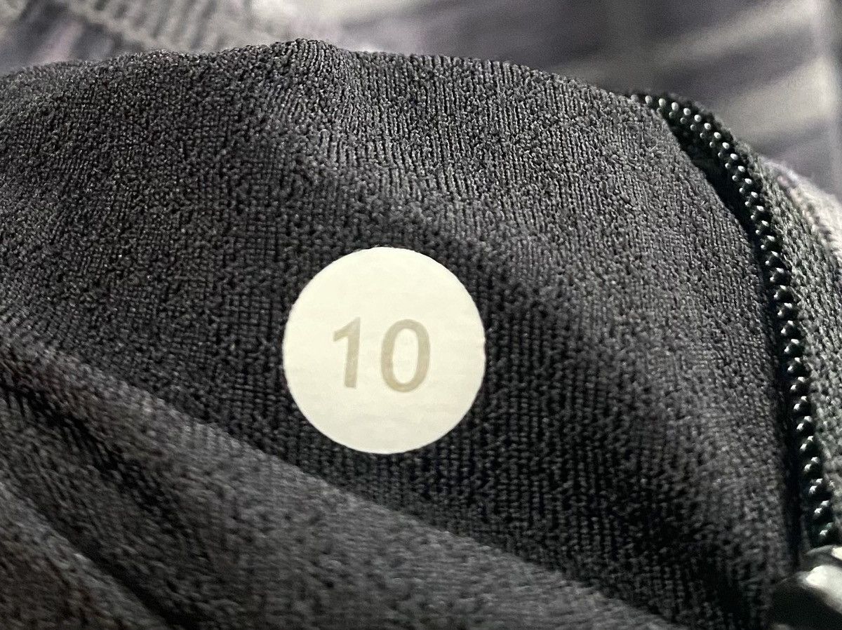 Lululemon Lululemon Stride Grey Stripe Jacket Women’s Size 10 Size L / US 10 / IT 46 - 4 Thumbnail