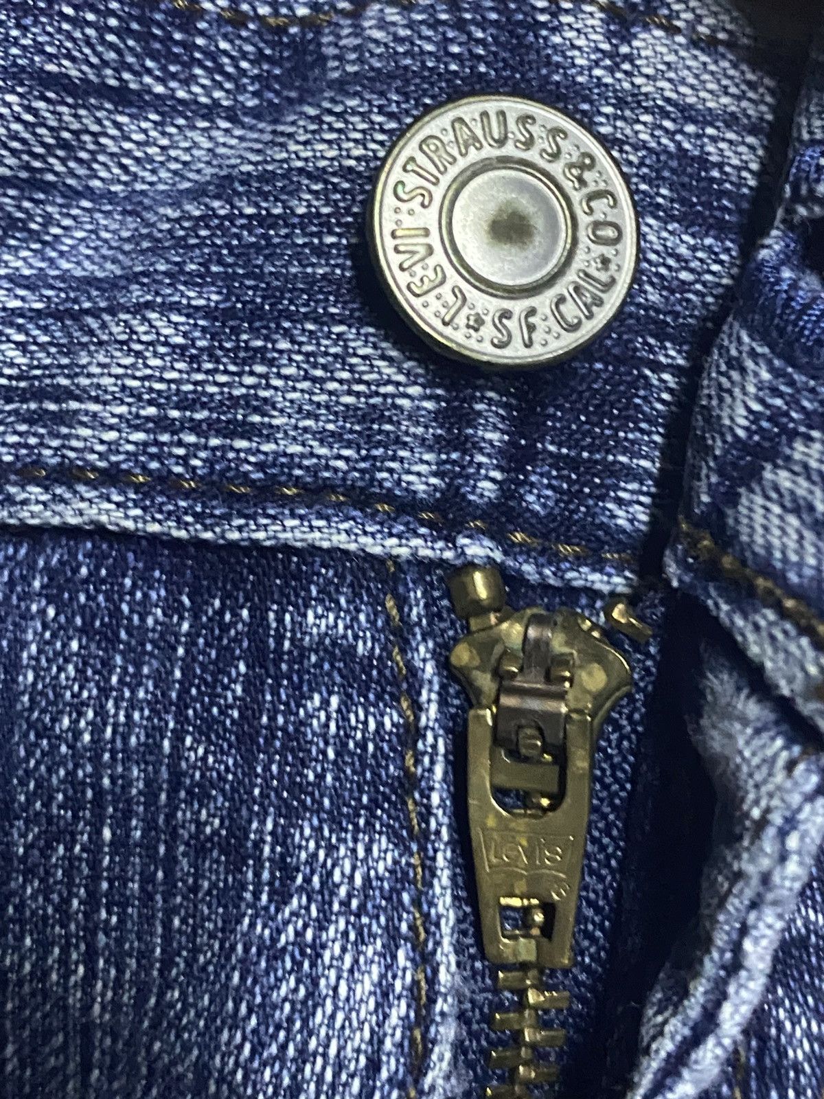 Levi's Vintage Levis 553 Blue Wash Distressed Slim Fit Jeans Size US 32 / EU 48 - 9 Thumbnail