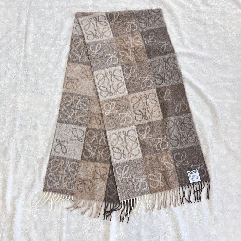 Loewe LOEWE A scarf covered with geometric patterns Size ONE SIZE - 2 Thumbnail