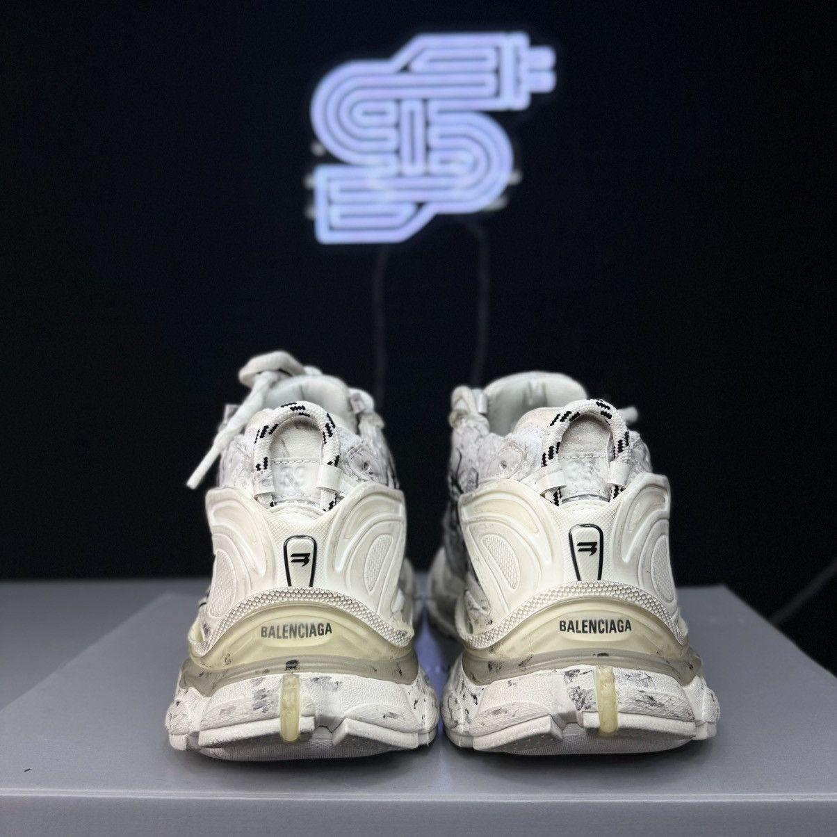 Balenciaga Balenciaga Runner White Graffiti Size US 6.5 / EU 39-40 - 3 Thumbnail