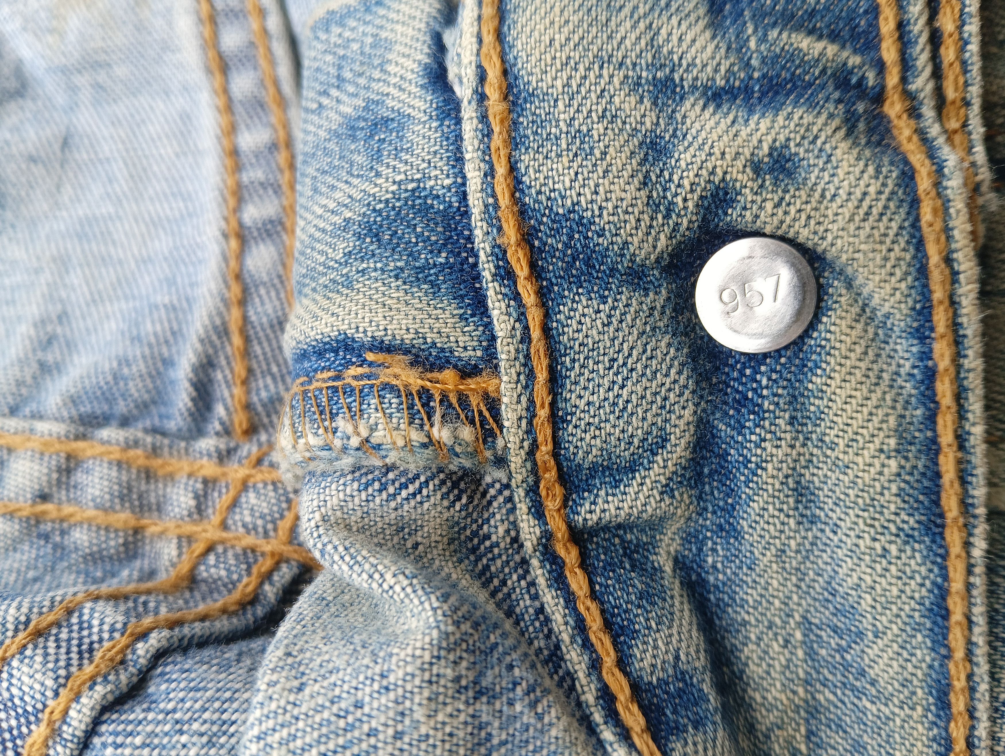 Levi's Vintage Clothing levis distressed jeans size 37 Size US 37 - 7 Thumbnail