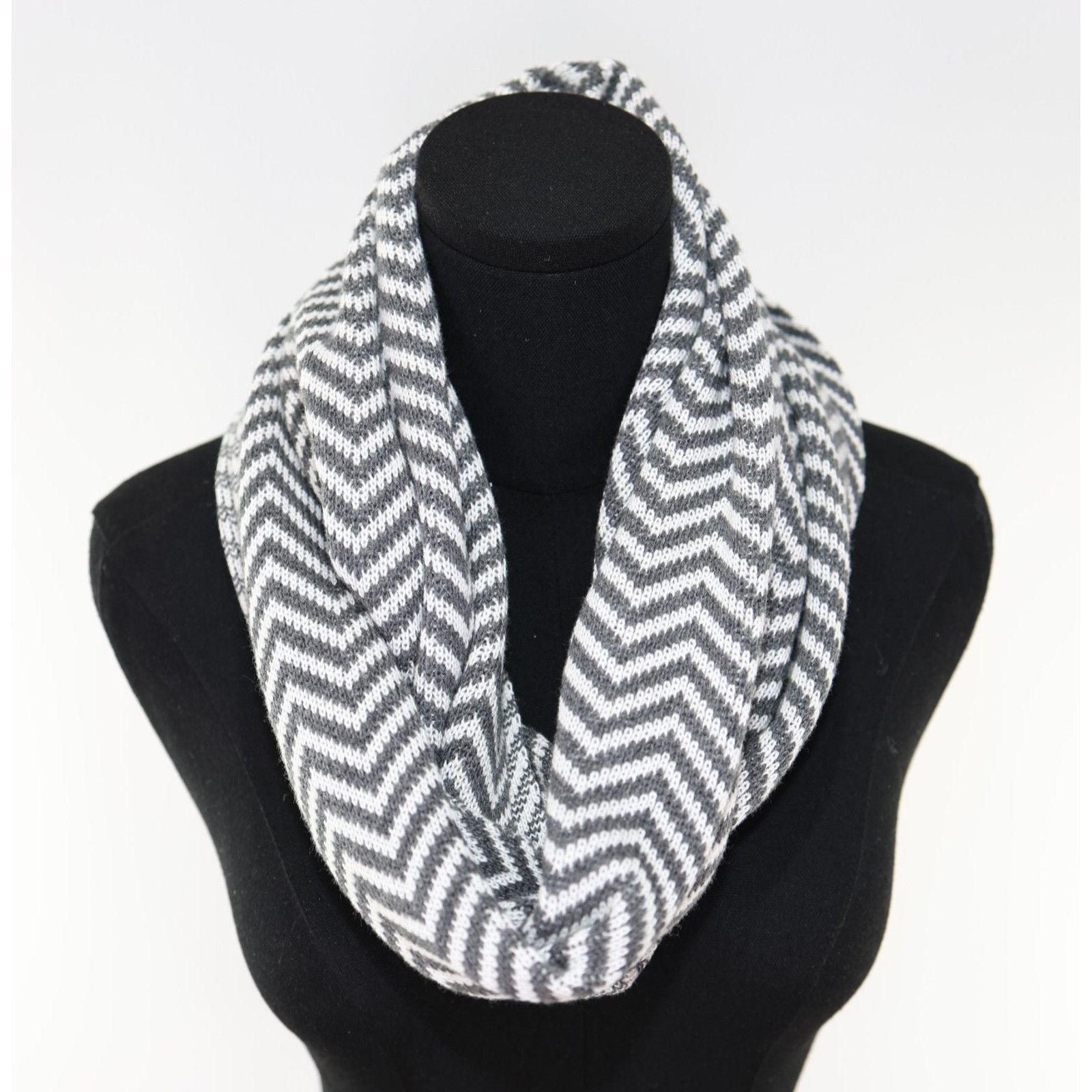 Eileen Fisher NWoT EILEEN FISHER Gray White Chevron Knit Infinity Scarf Size ONE SIZE - 3 Thumbnail
