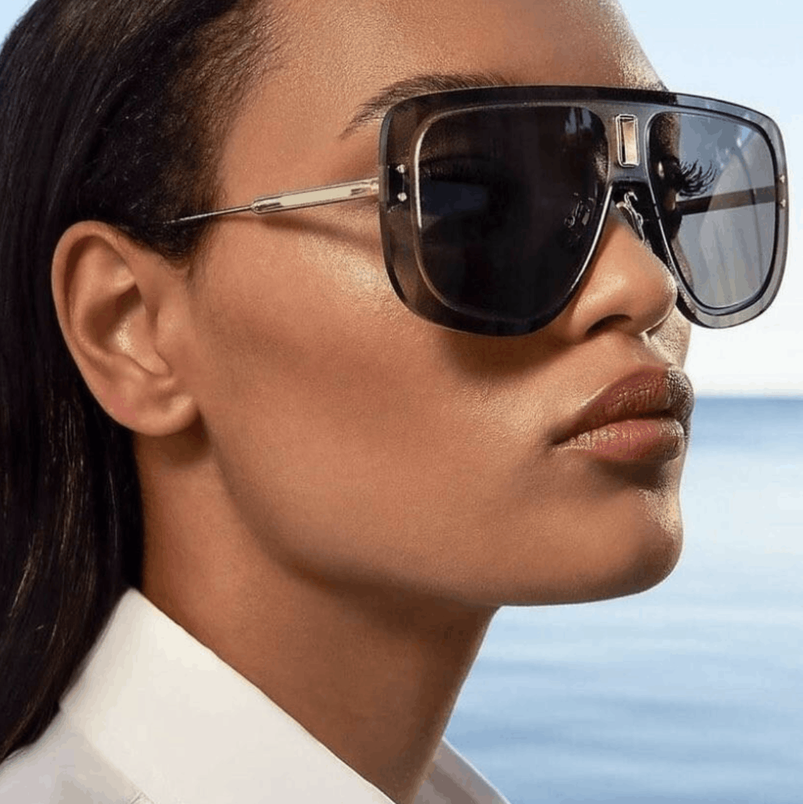image of New Dior UltraDior - Mu-B0B0-00 Sunglasses in Blue, Women's