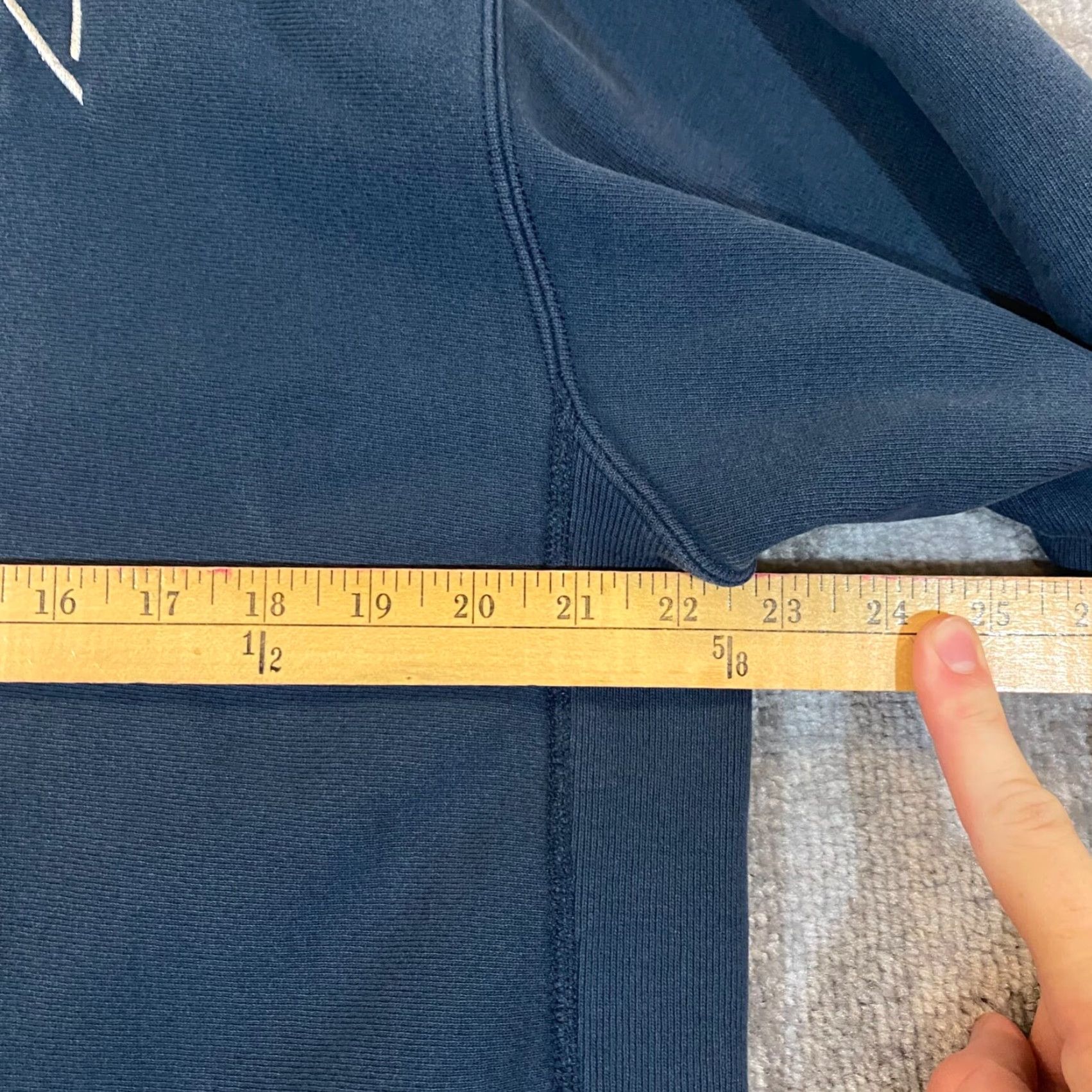 Champion VINTAGE Champion Sweatshirt Mens M/L Blue Script Crewneck Pullover 90s Spellout Short Description? Size US M / EU 48-50 / 2 - 6 Thumbnail