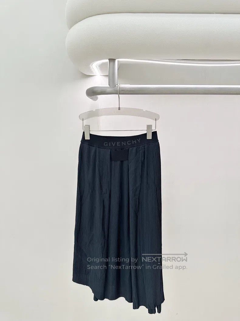 Givenchy Givenchy Size34 Navy Pleated Skirt (Size 34) Size XXL / US 16-18 / IT 52-54 - 1 Thumbnail