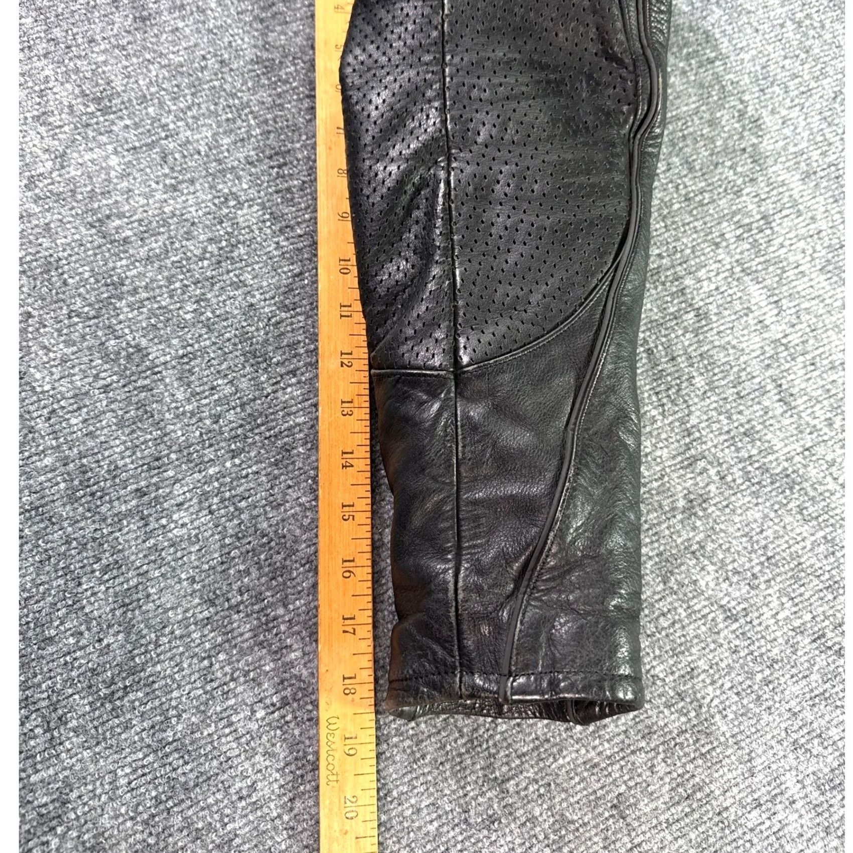 Harley Davidson Harley-Davidson Motorcycle Jacket Mens Medium Black Leather Perforated Paded Size US M / EU 48-50 / 2 - 7 Thumbnail