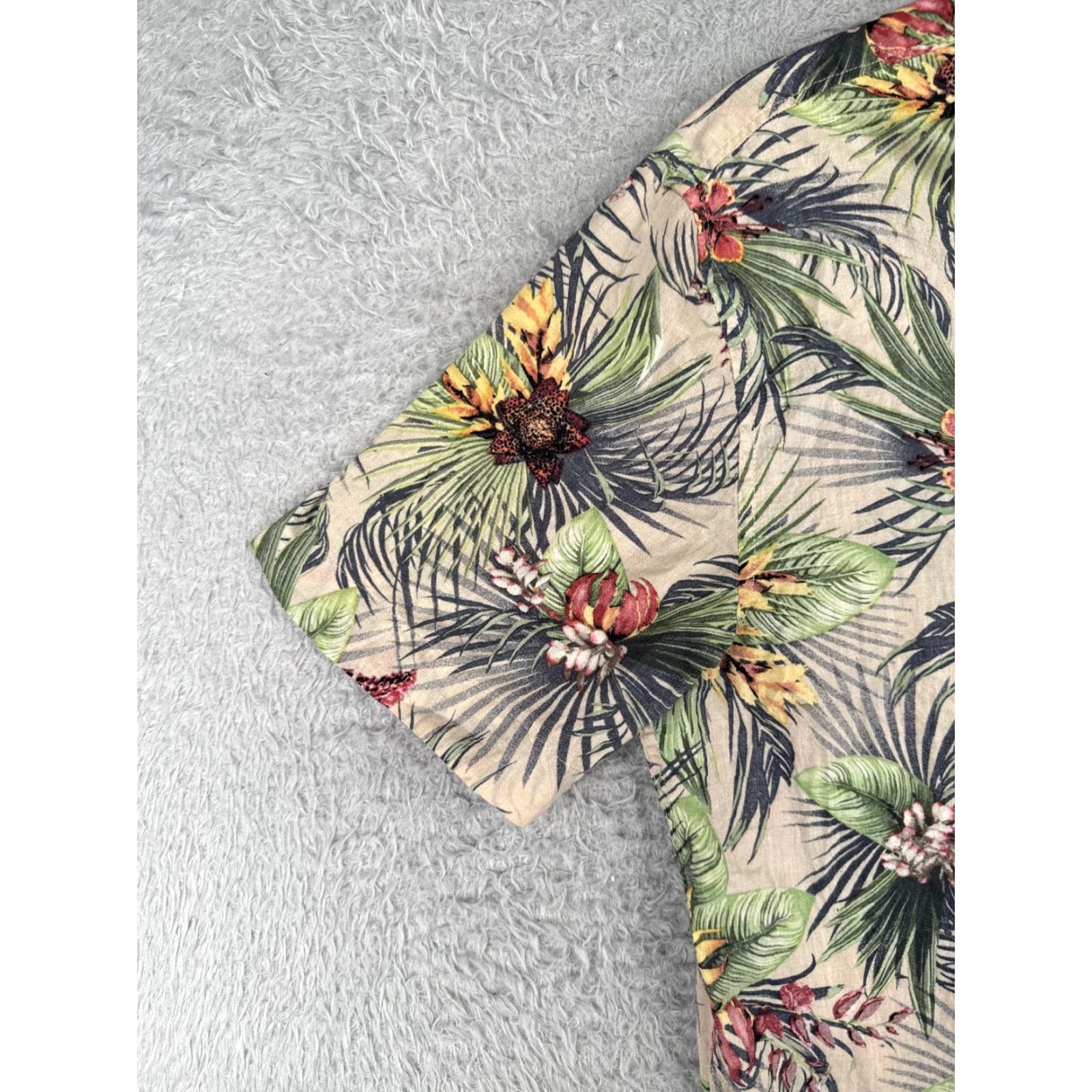 H&M VINTAGE H&M Divided Shirt Adult Small Beige Floral Leaf 100% Cotton Hawaiian Pocket Mens Small Beige Floral Hawaiian Shirt 90s Theme? Size US S / EU 44-46 / 1 - 3 Thumbnail