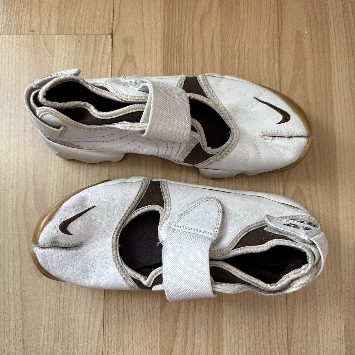 Nike Nike Rift Split Toe White Leather Trainers (2006) size UK 8 Size US 8 / EU 41 - 1 Thumbnail