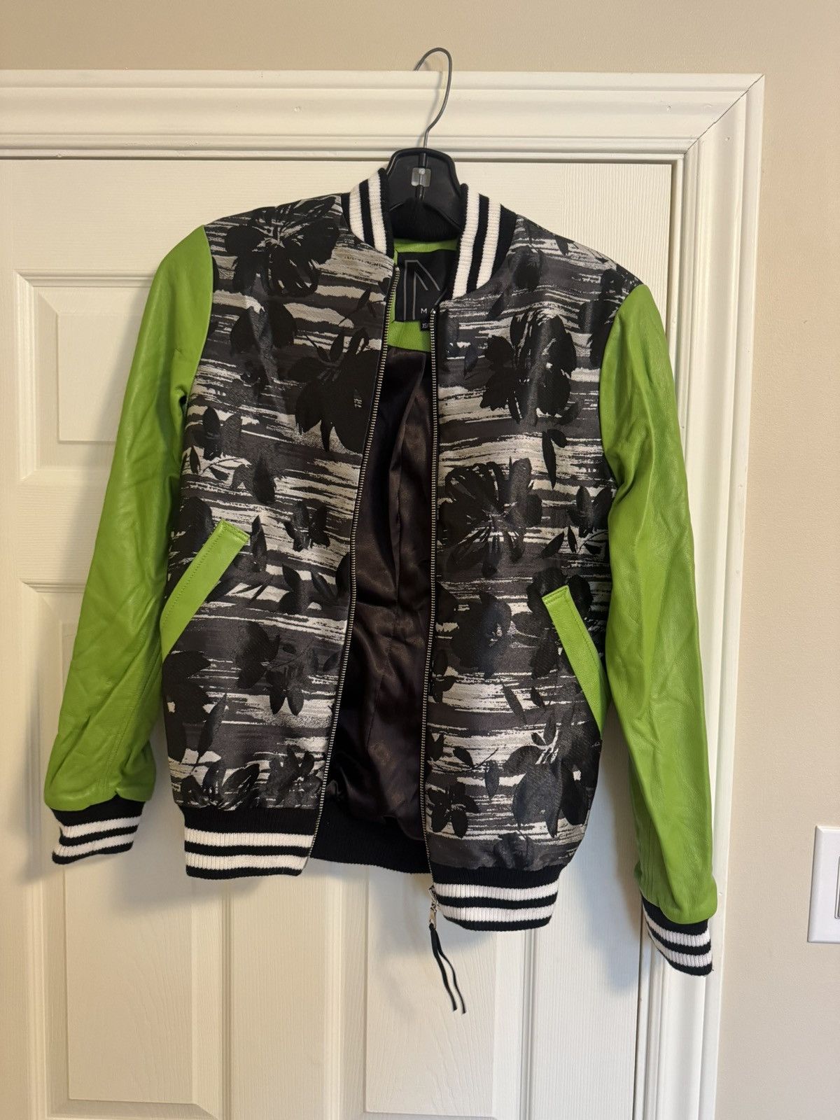 Other Unique Designer Floral Black and Green Bomber Jacket Size US XS / EU 42 / 0 - 1 Thumbnail