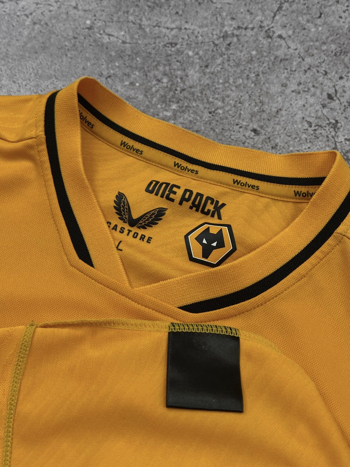 Castore Wolverhampton Wanderers 2021/22 Castore Football Jersey Size US L / EU 52-54 / 3 - 7 Thumbnail