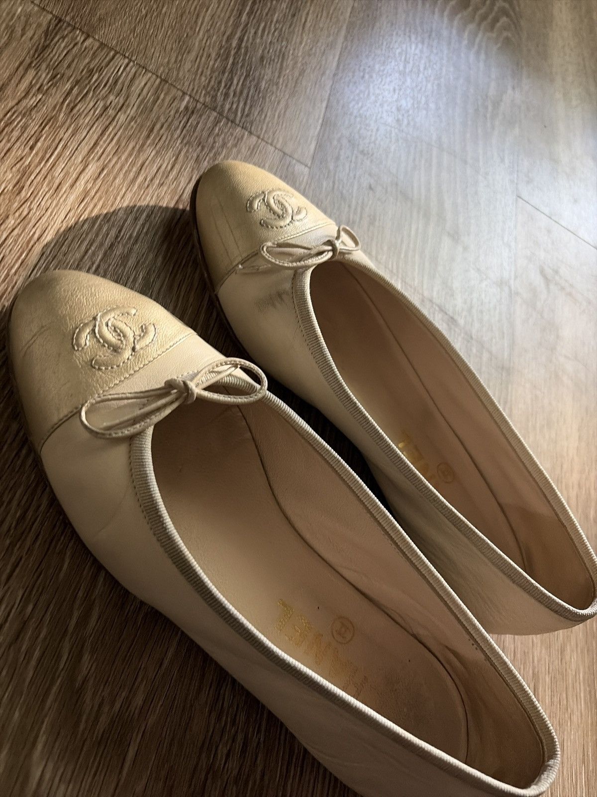 Chanel Chanel Cream & Gold Cap Toe Ballet Flats Size 37 Size US 6.5 / IT 36.5 - 6 Thumbnail