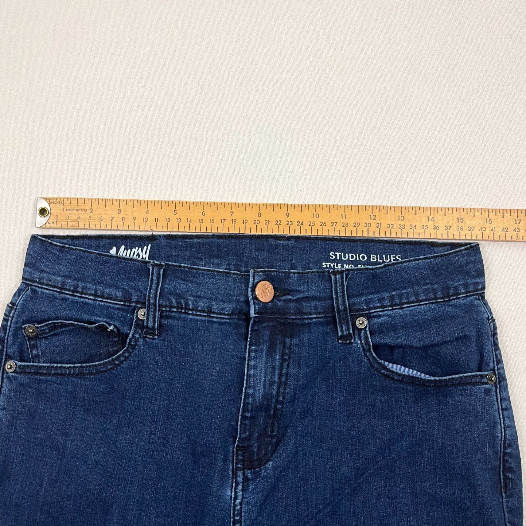 Vintage Mugsy Jeans Mens 31 x 30 Blue Denim Stretch Casual Travel Zip Fly Blue Distressed No Size US 31 - 4 Thumbnail