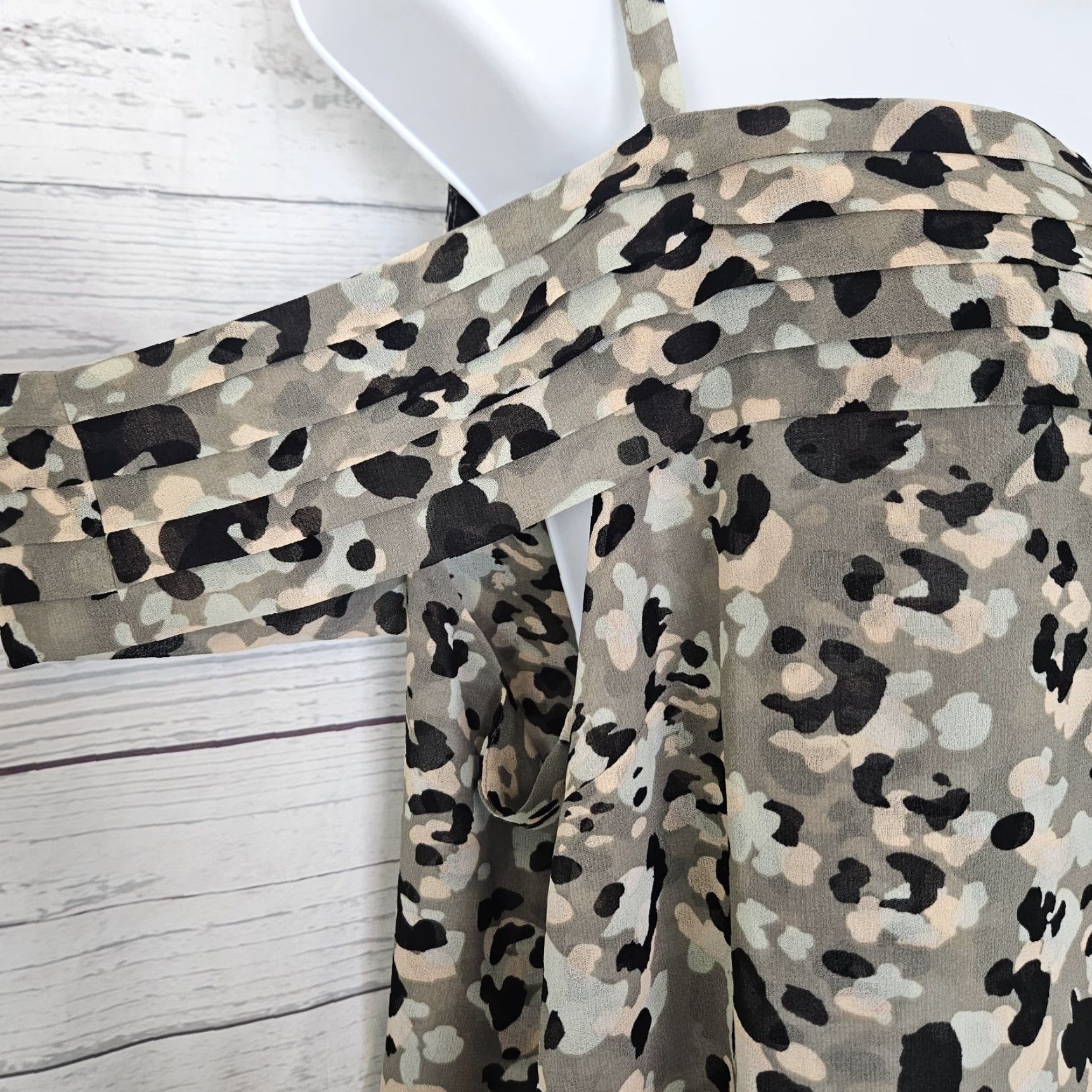 Vintage Cabi Blouse Shirt Womens XL Black Gray Camo Print Tiered Cold Shoulder Top Size XL / US 12-14 / IT 48-50 - 3 Thumbnail
