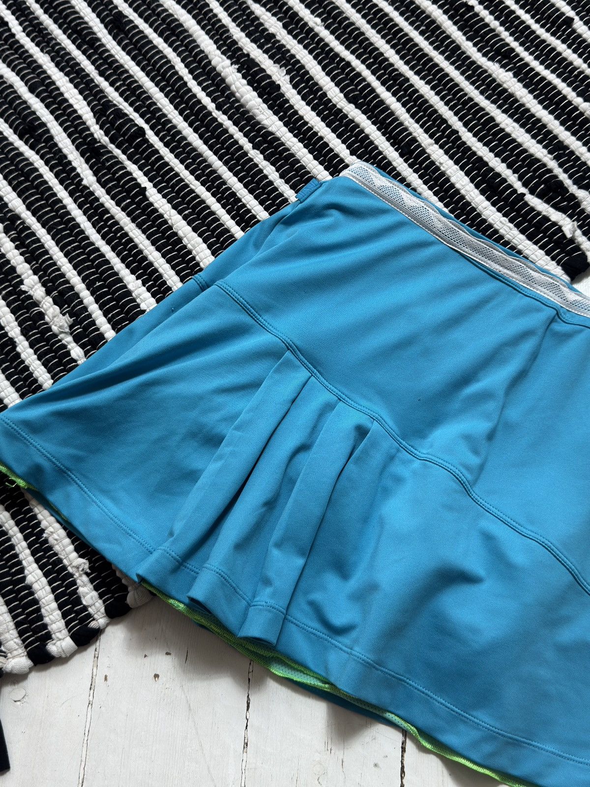 Nike VINTAGE NIKE 2000s PLEATED MINI SKIRT / SHORTS Size 30" / US 8 / IT 44 - 6 Thumbnail