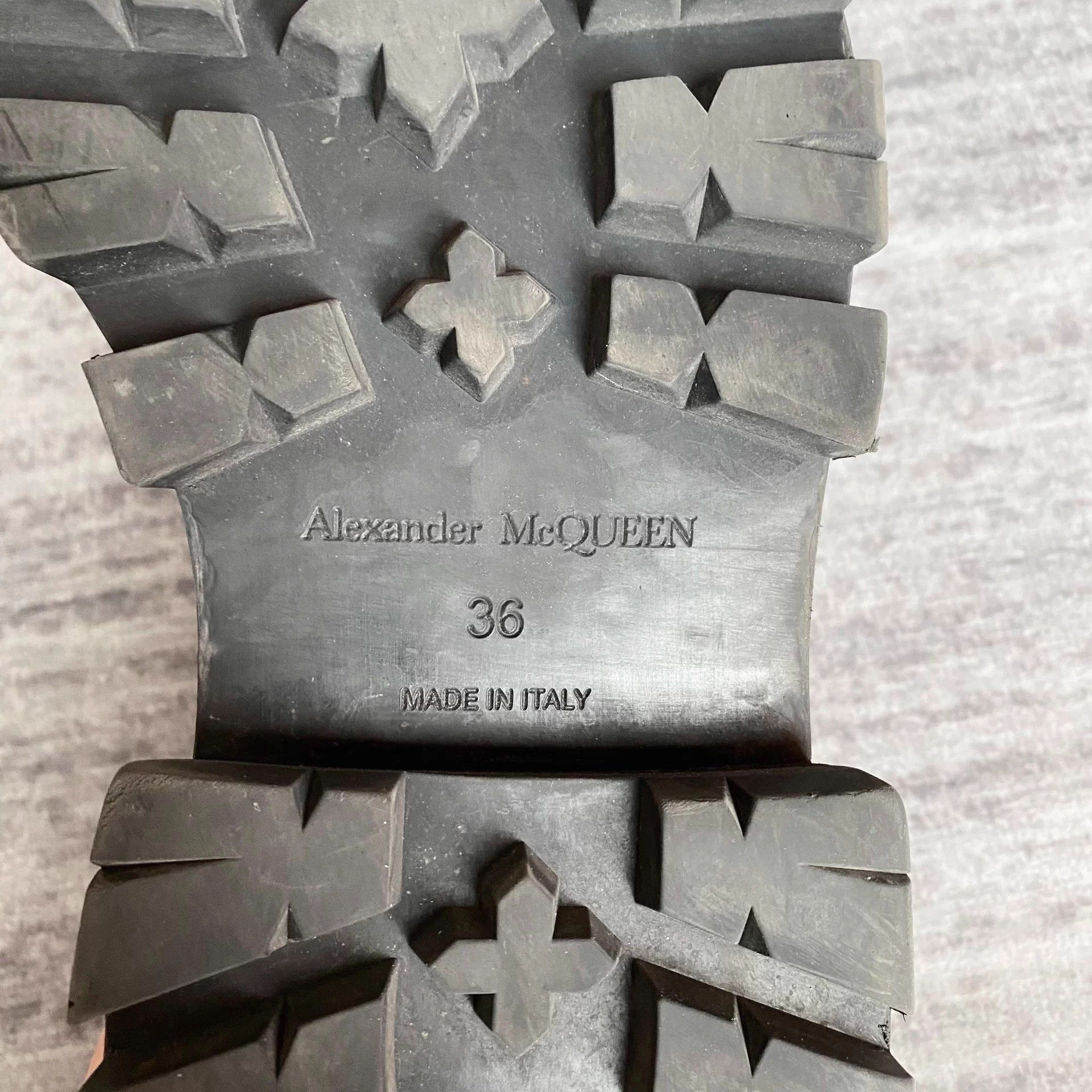 Alexander McQueen MCQUEEN Women's Round Toe Black Loafer 36 Worn 1-9 Times Size US 5.5 / IT 35.5 - 7 Thumbnail